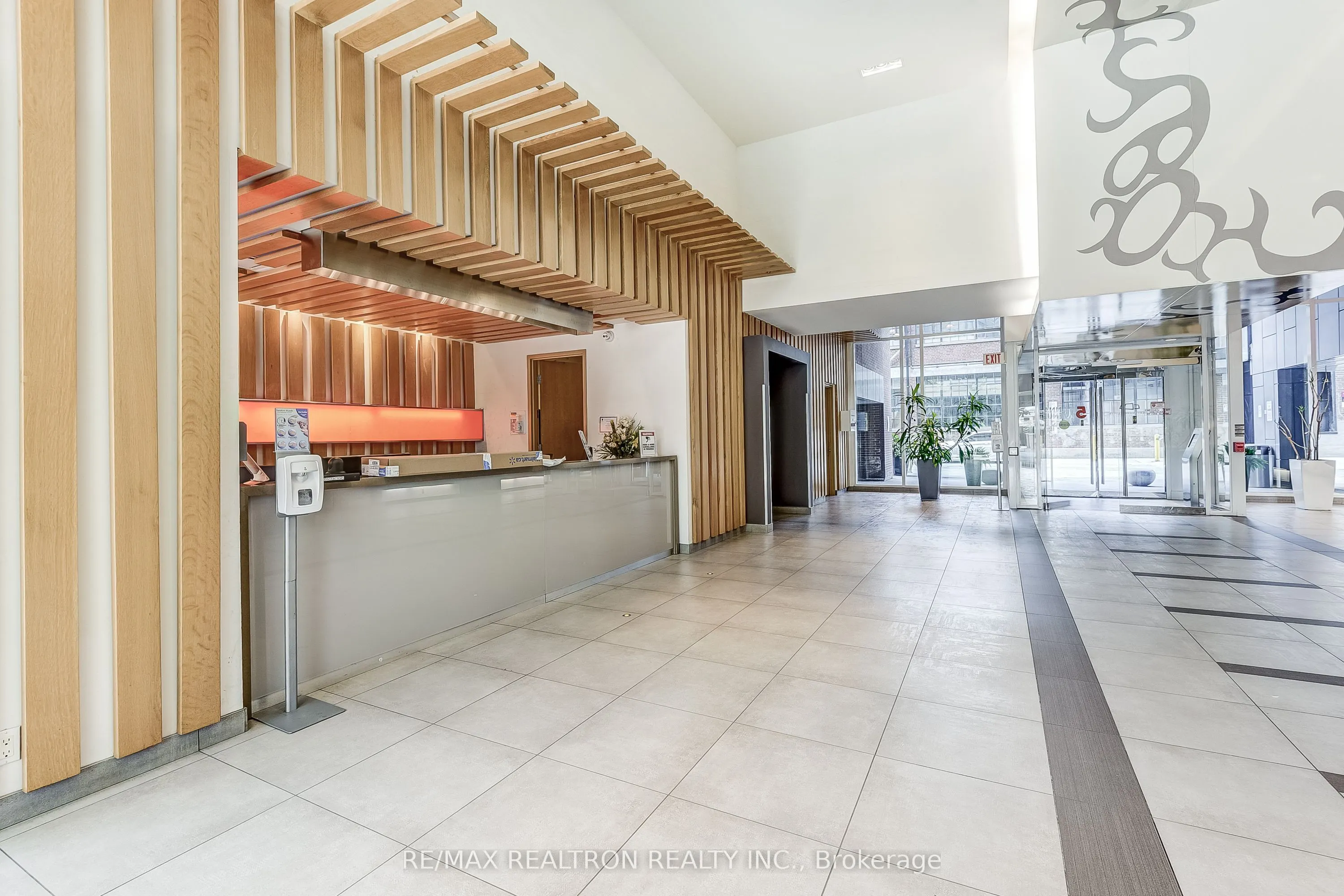 5 Hanna Avenue, #449