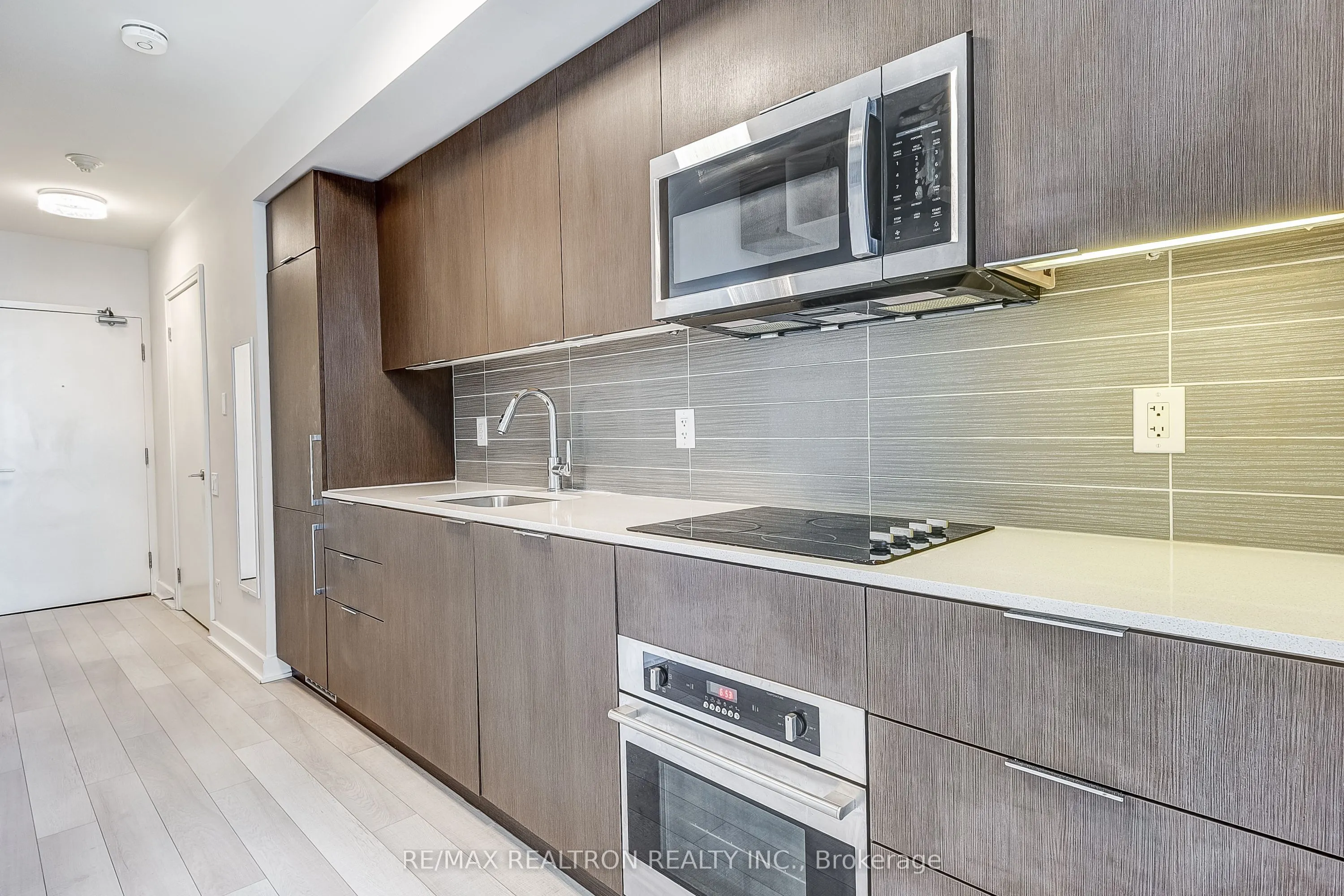 5 Hanna Avenue, #449