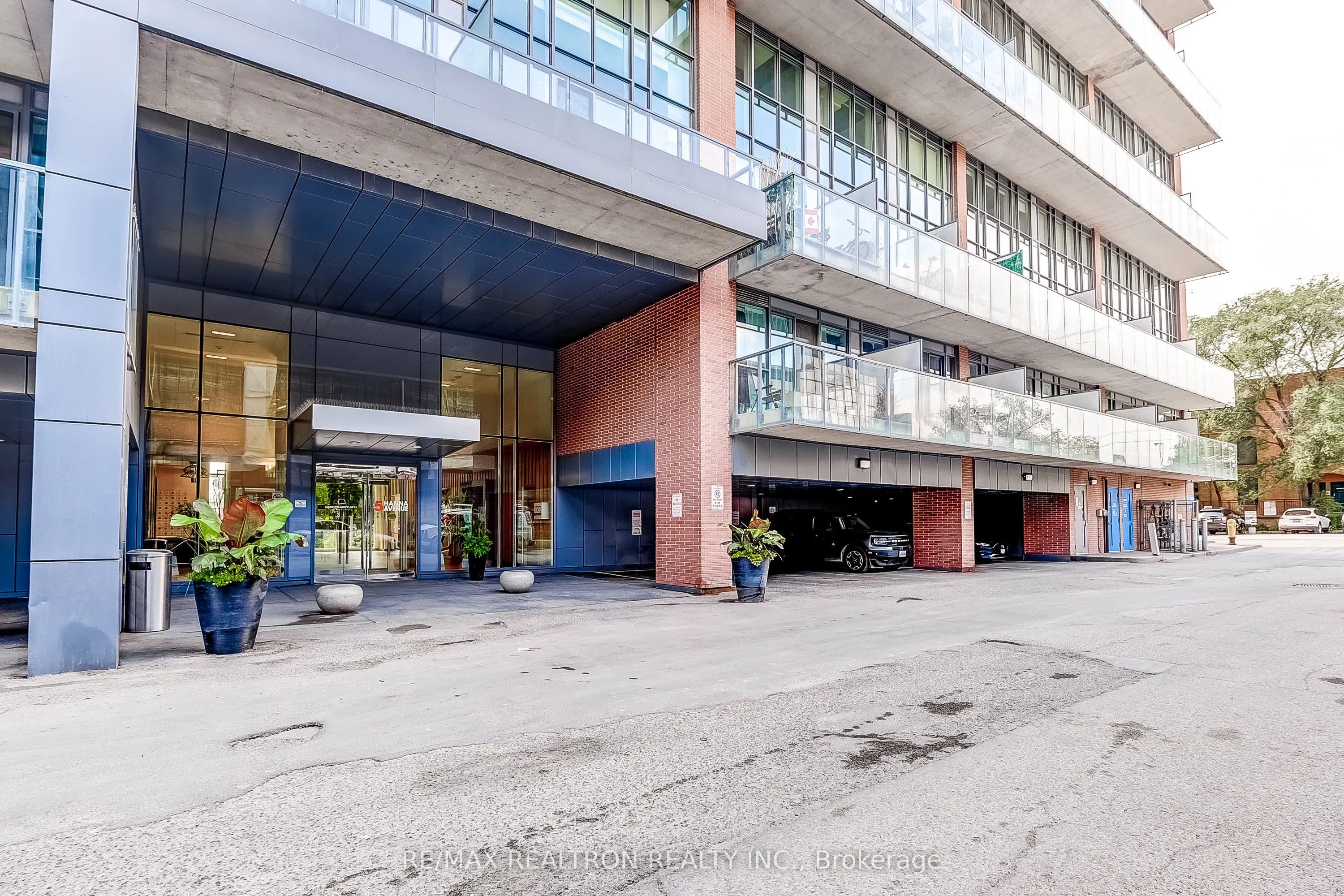 5 Hanna Avenue, #449