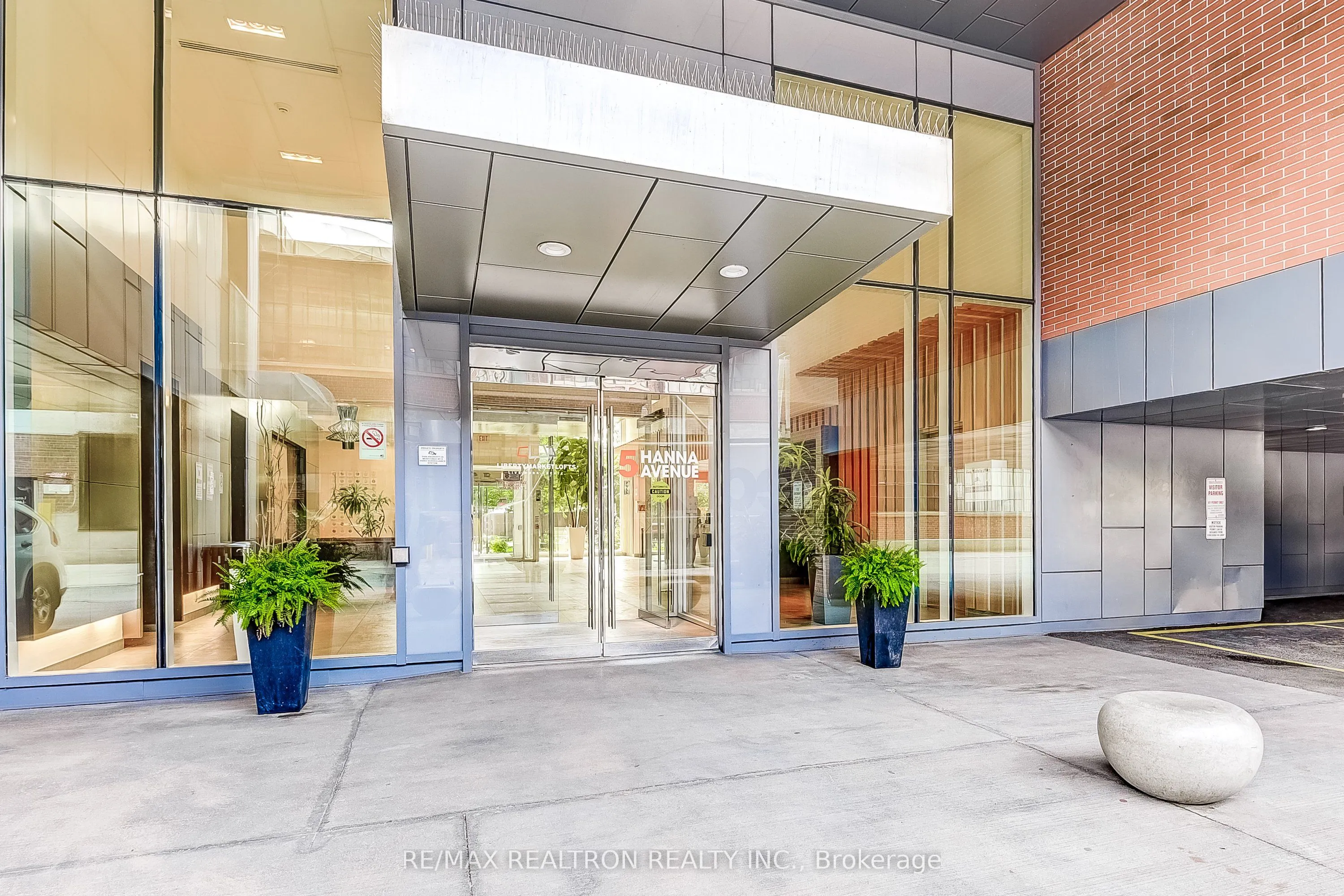 5 Hanna Avenue, #449