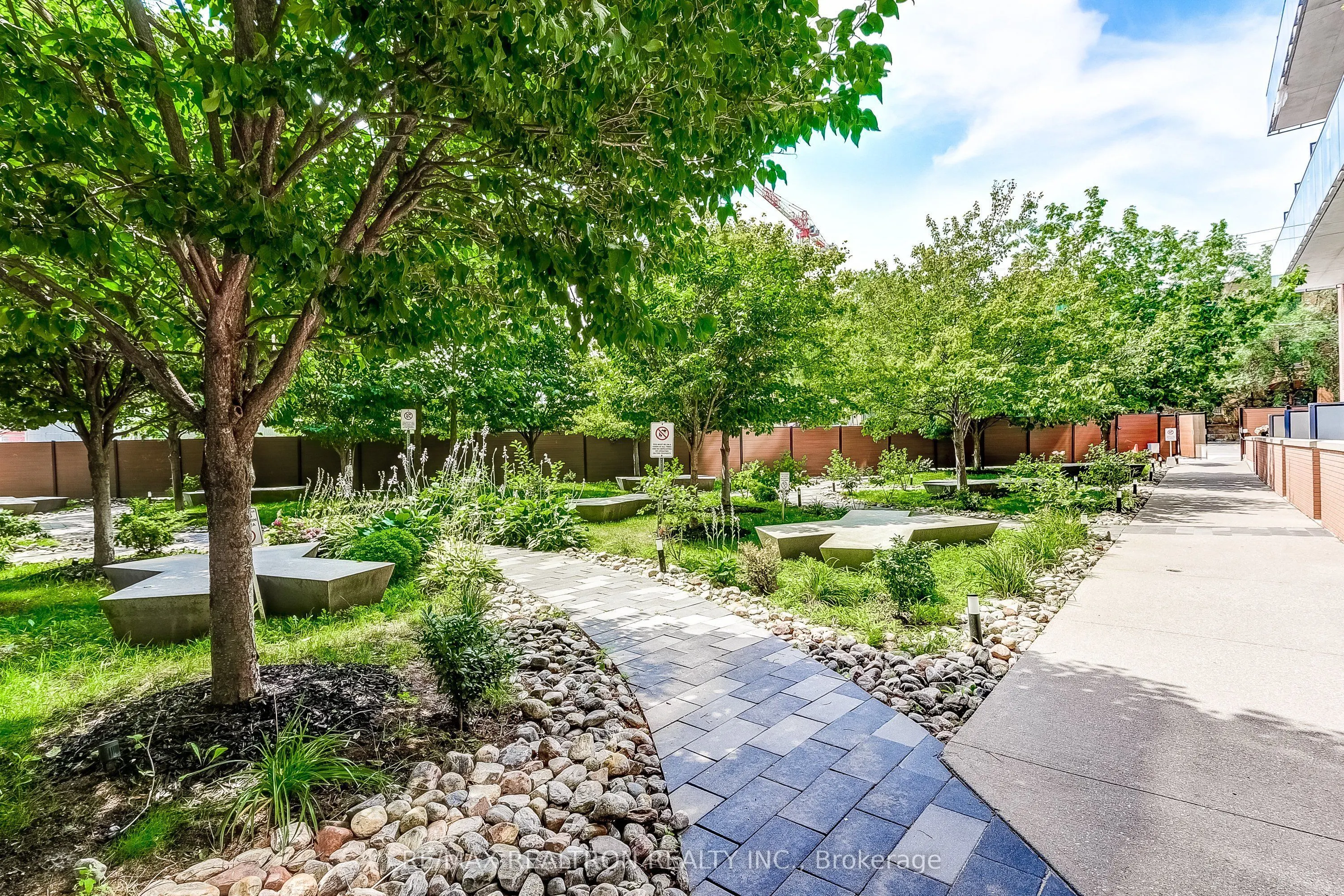5 Hanna Avenue, #449
