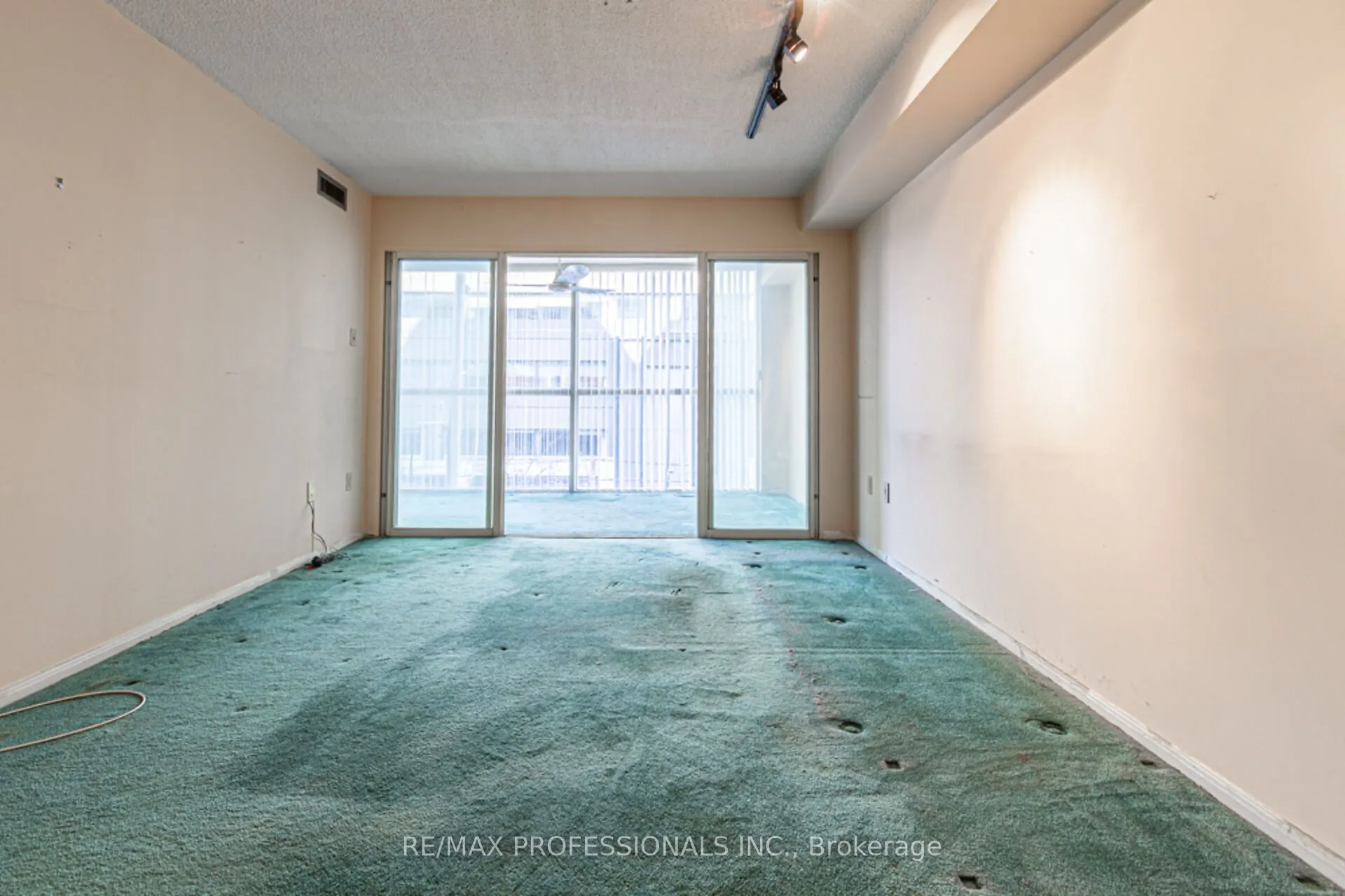 705 King Street W, #405