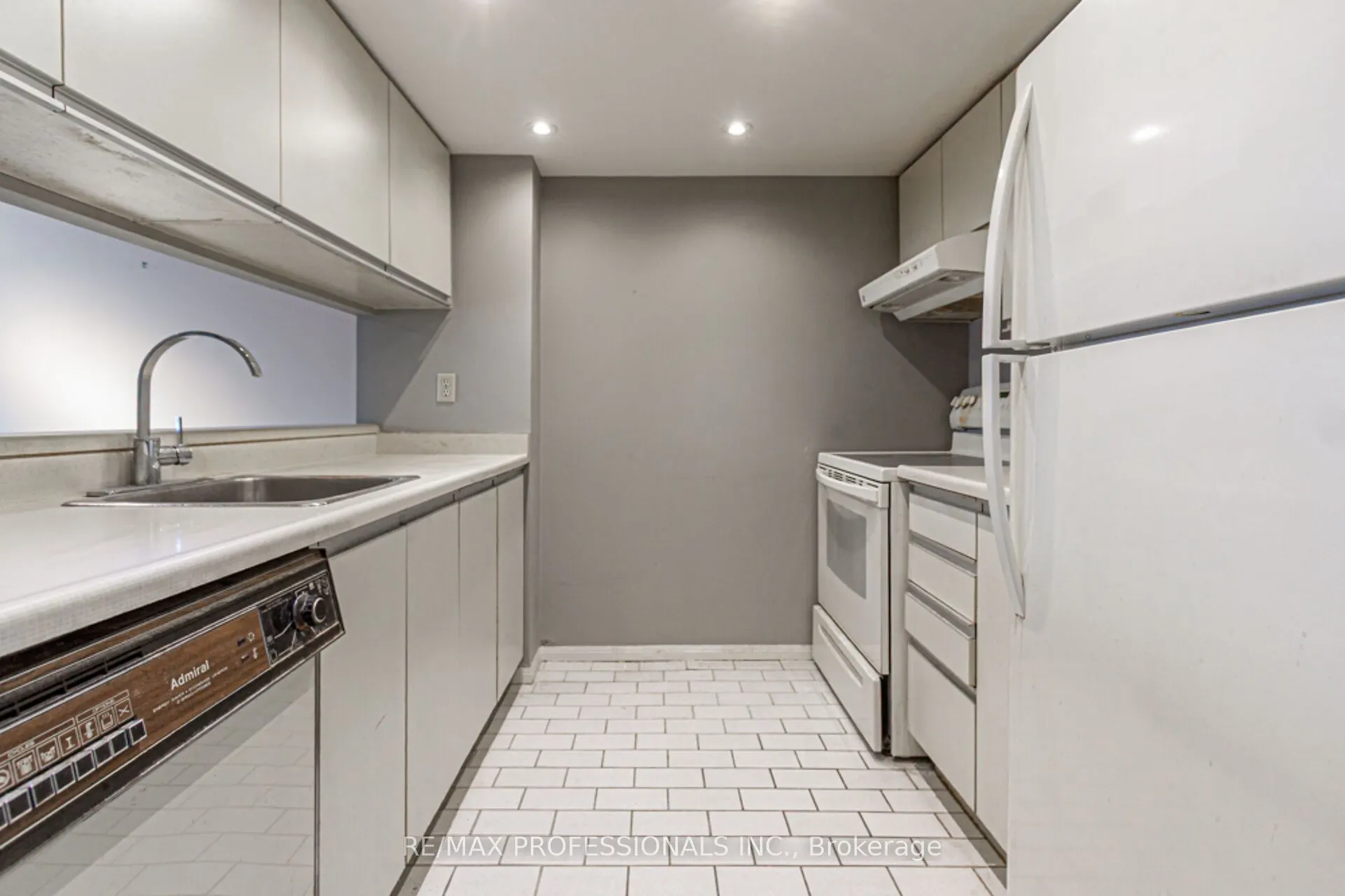 705 King Street W, #405