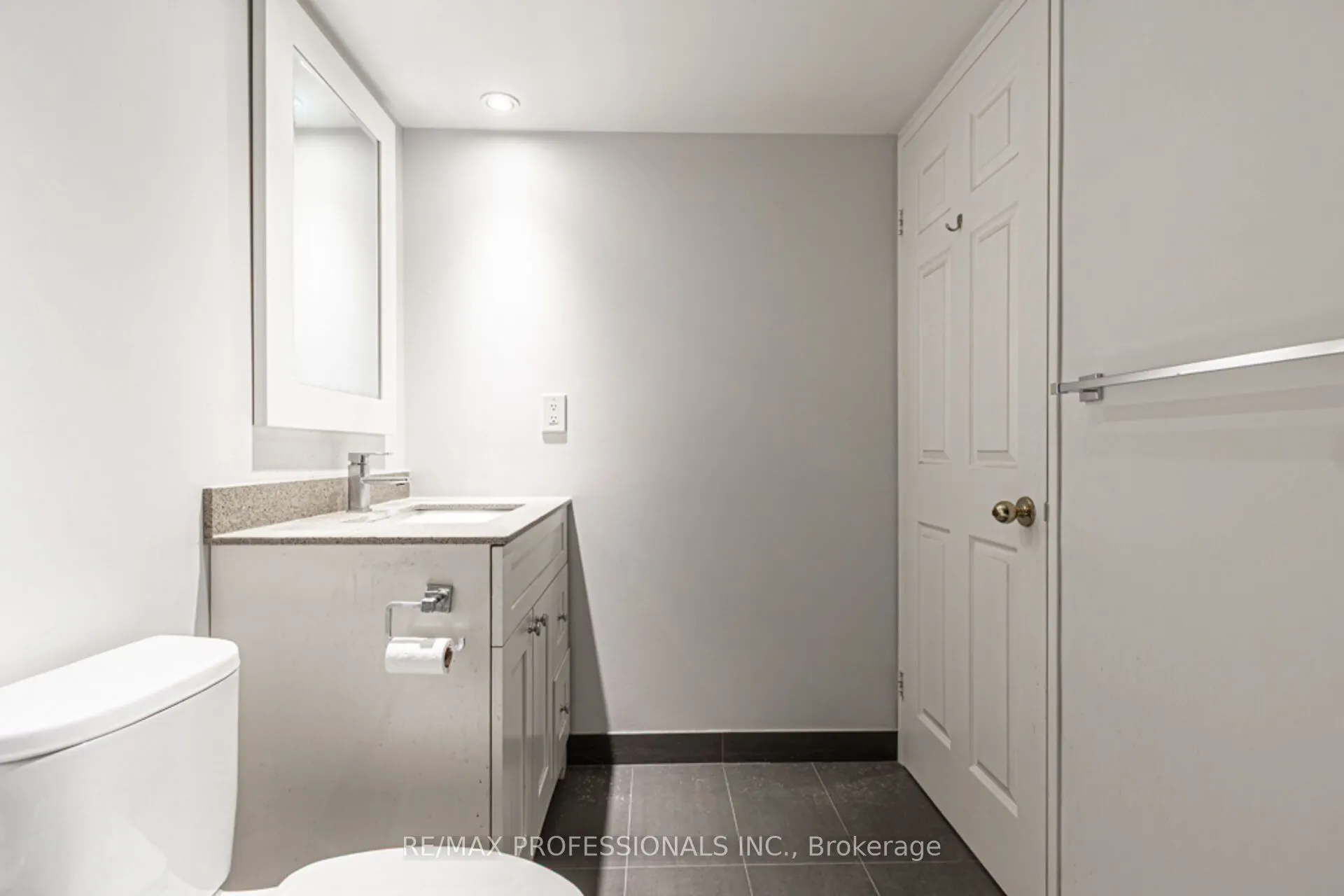 705 King Street W, #405