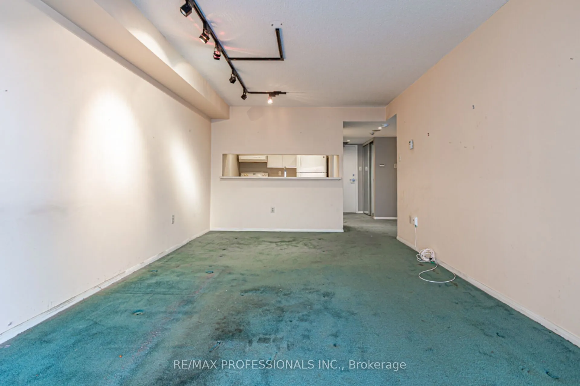 705 King Street W, #405