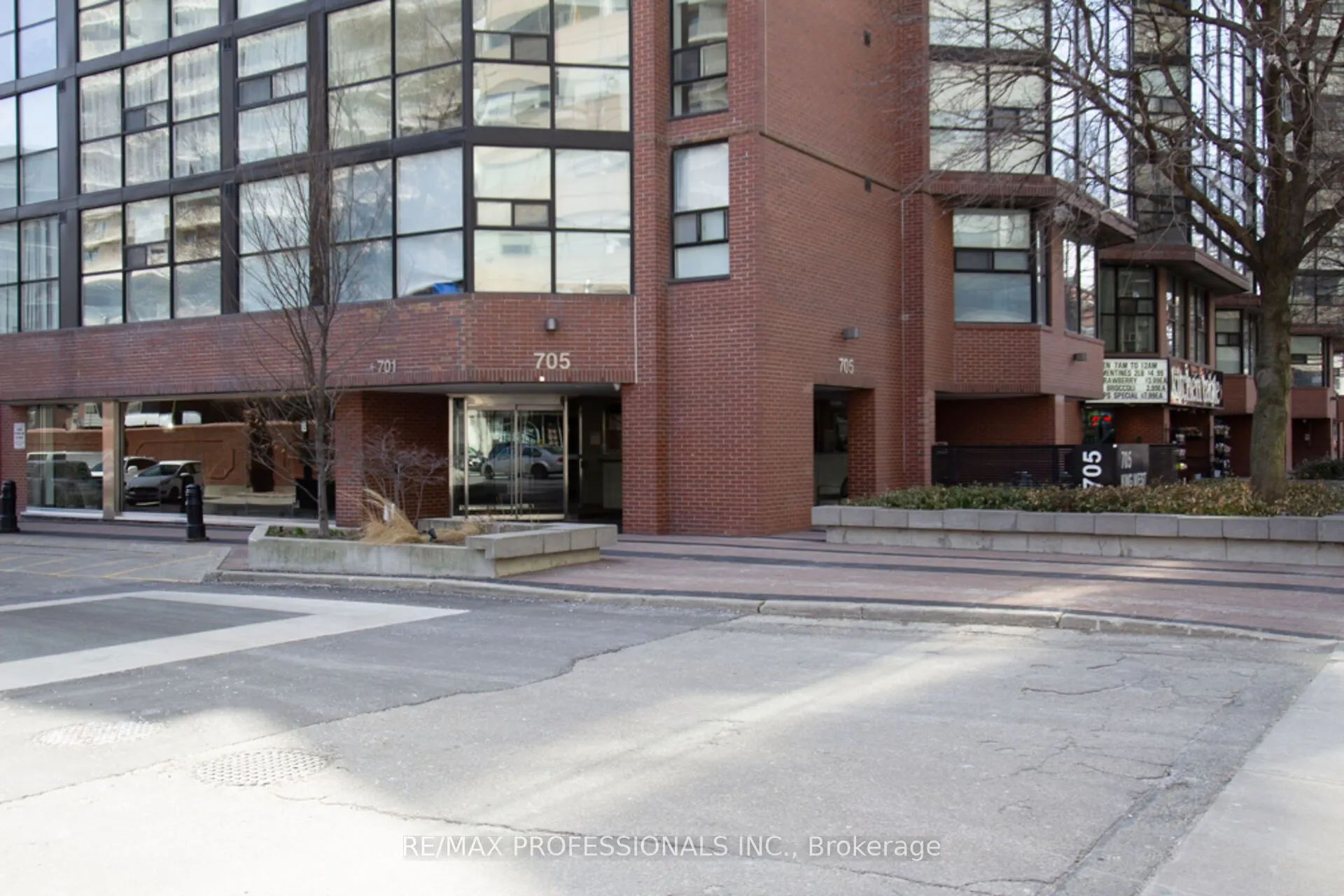 705 King Street W, #405