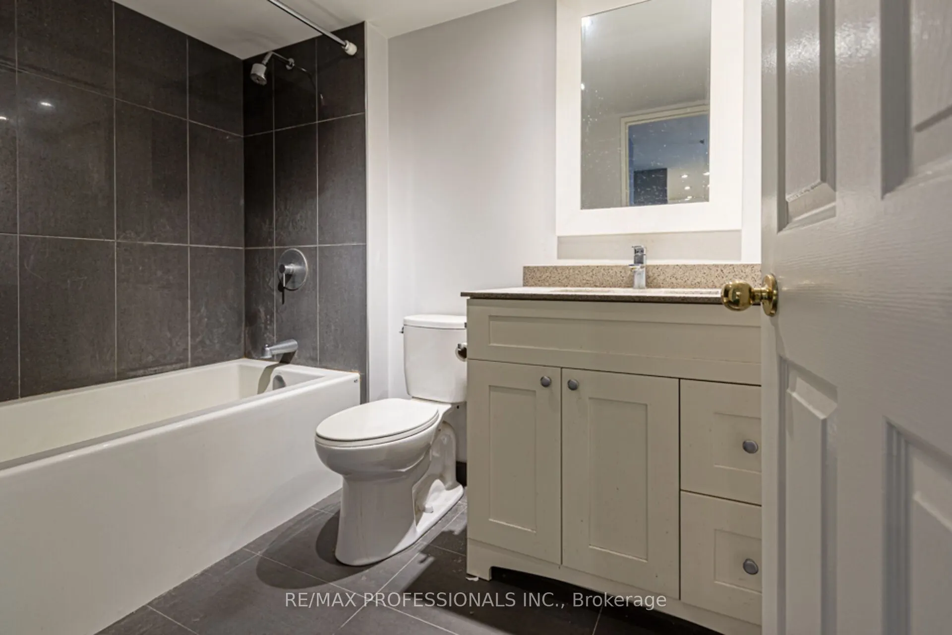 705 King Street W, #405