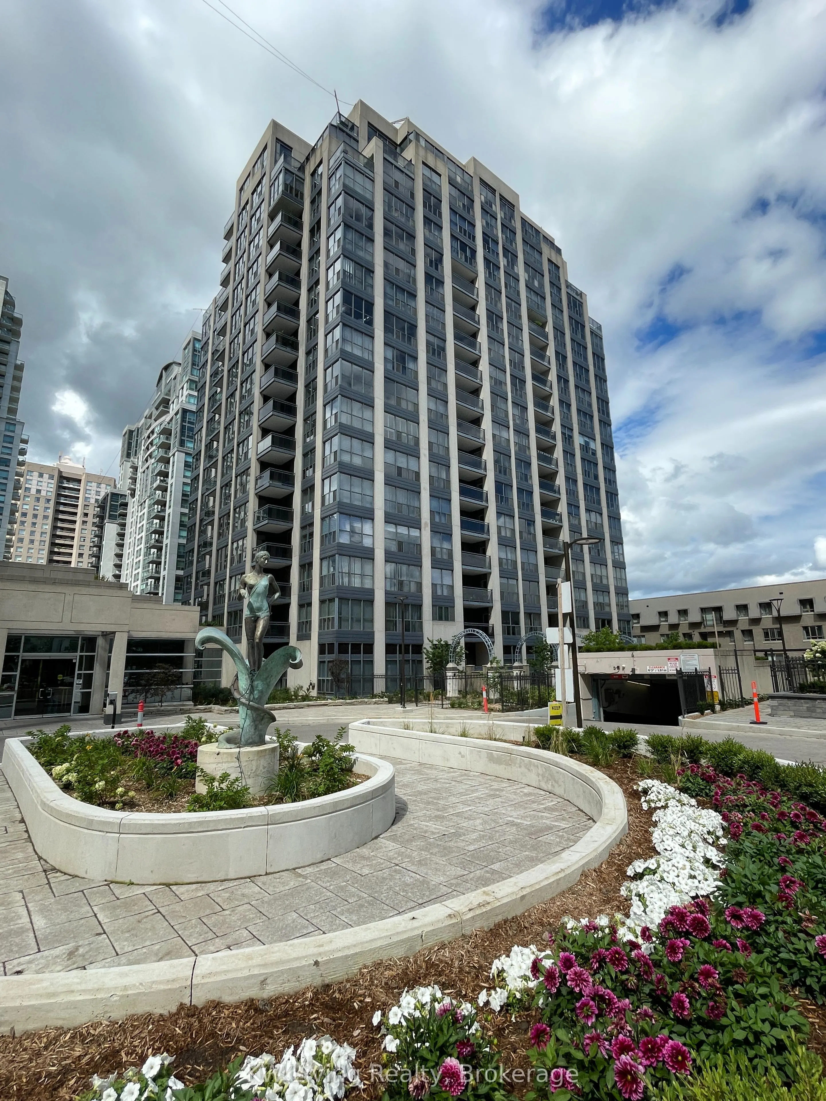 28 Hollywood Avenue, #411