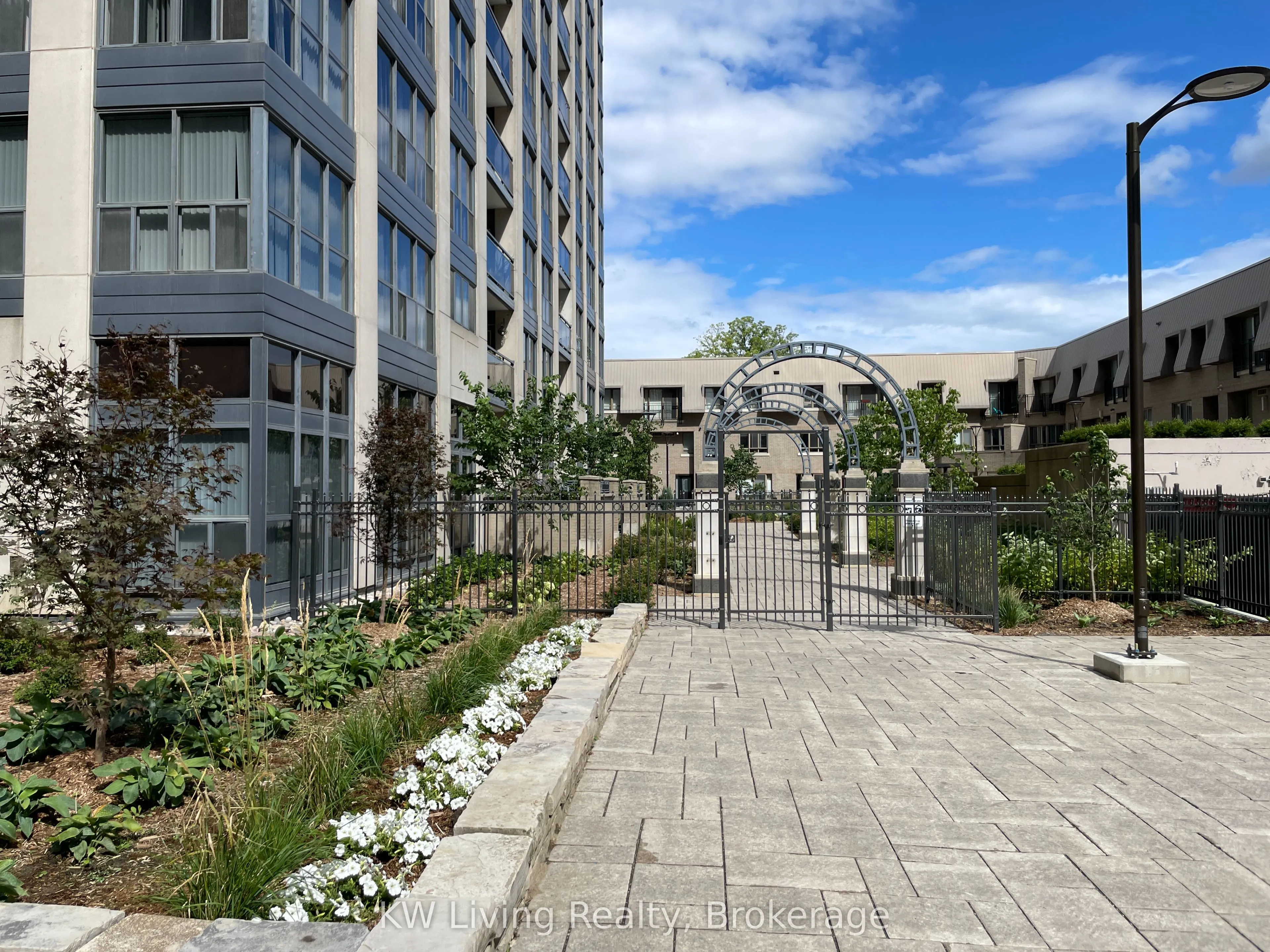 28 Hollywood Avenue, #411