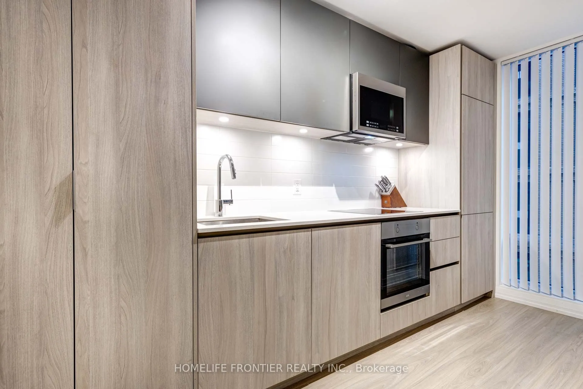 8 Widmer Street, #805