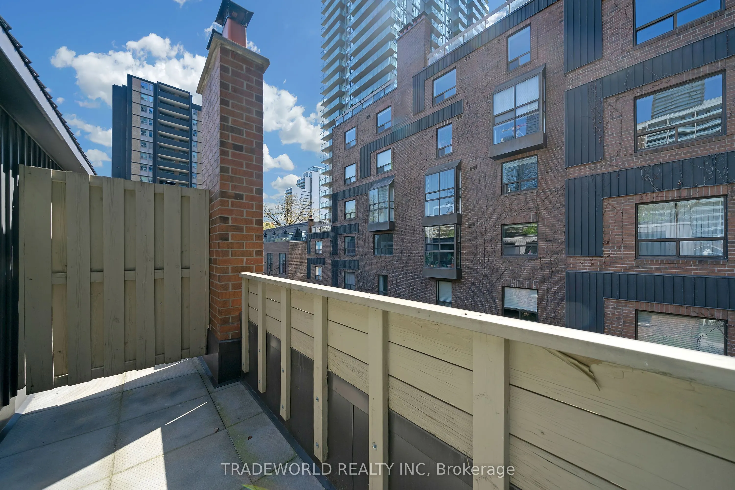 21 Dundonald Street, #1