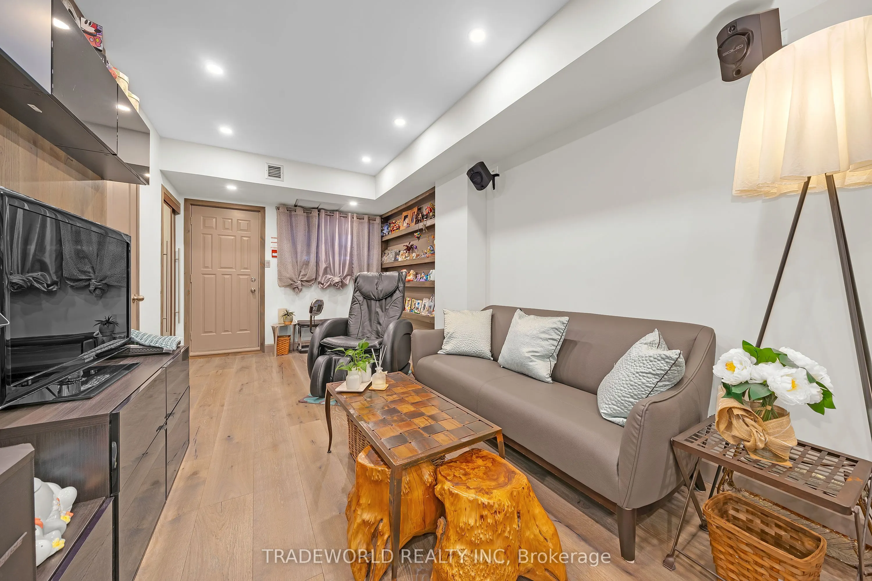 21 Dundonald Street, #1