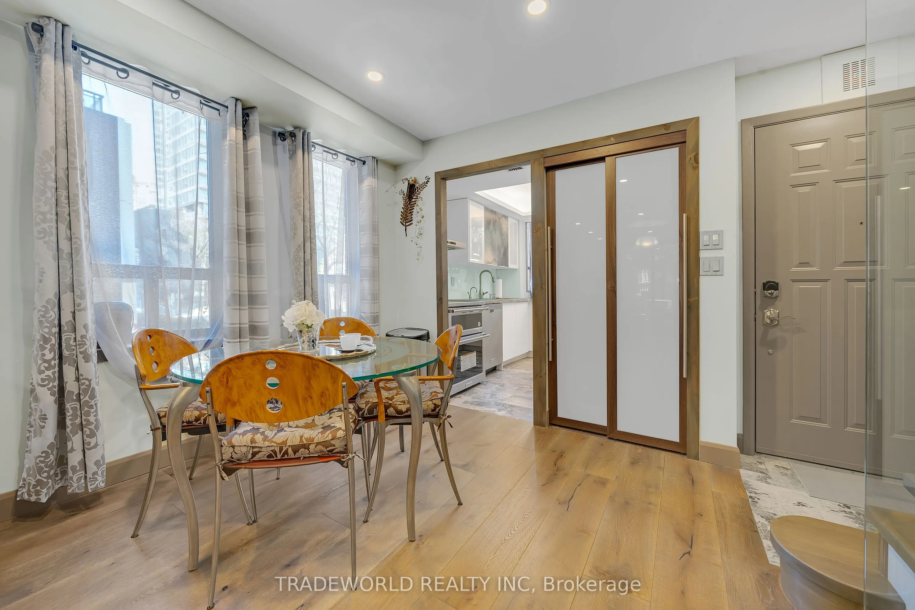 21 Dundonald Street, #1