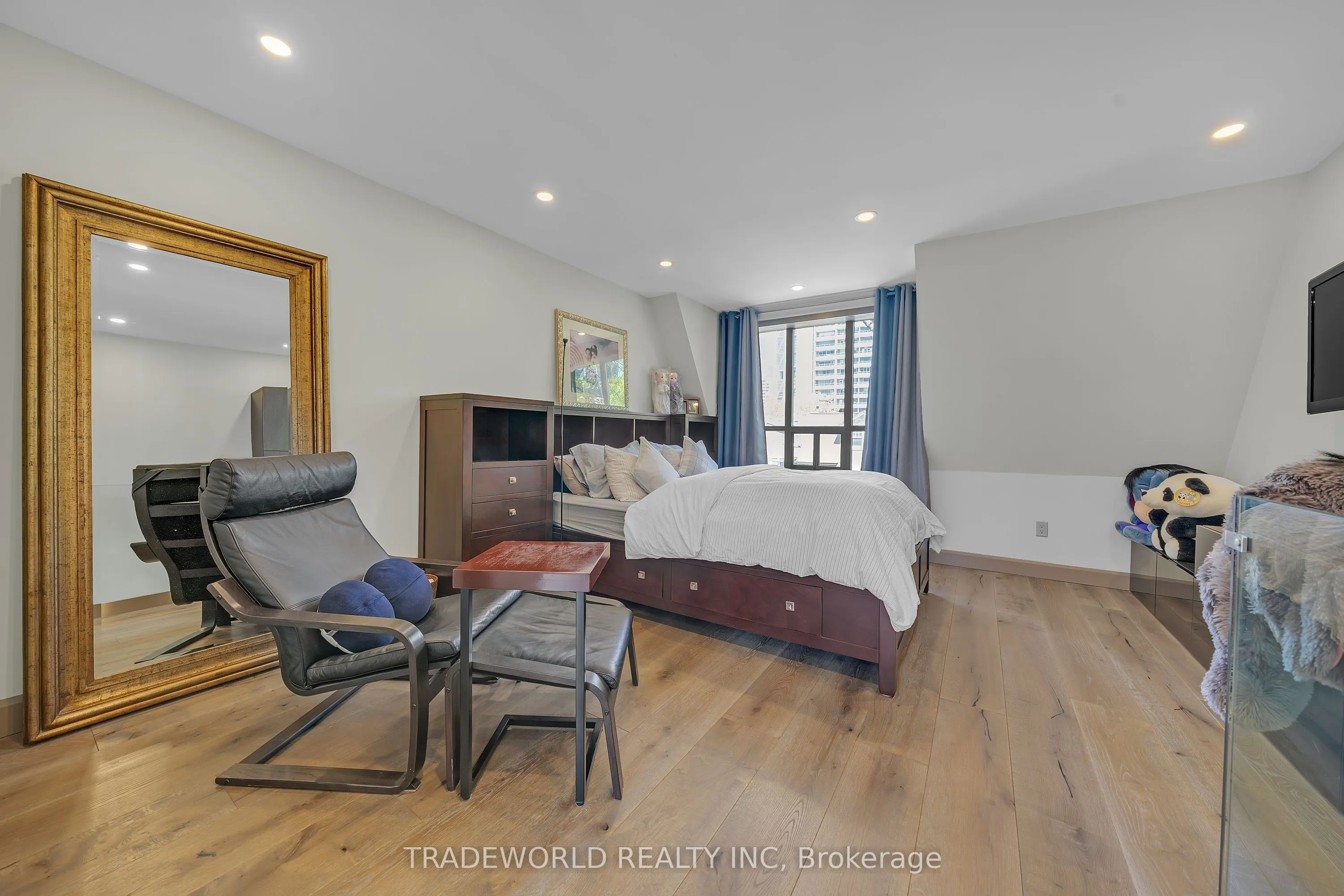 21 Dundonald Street, #1