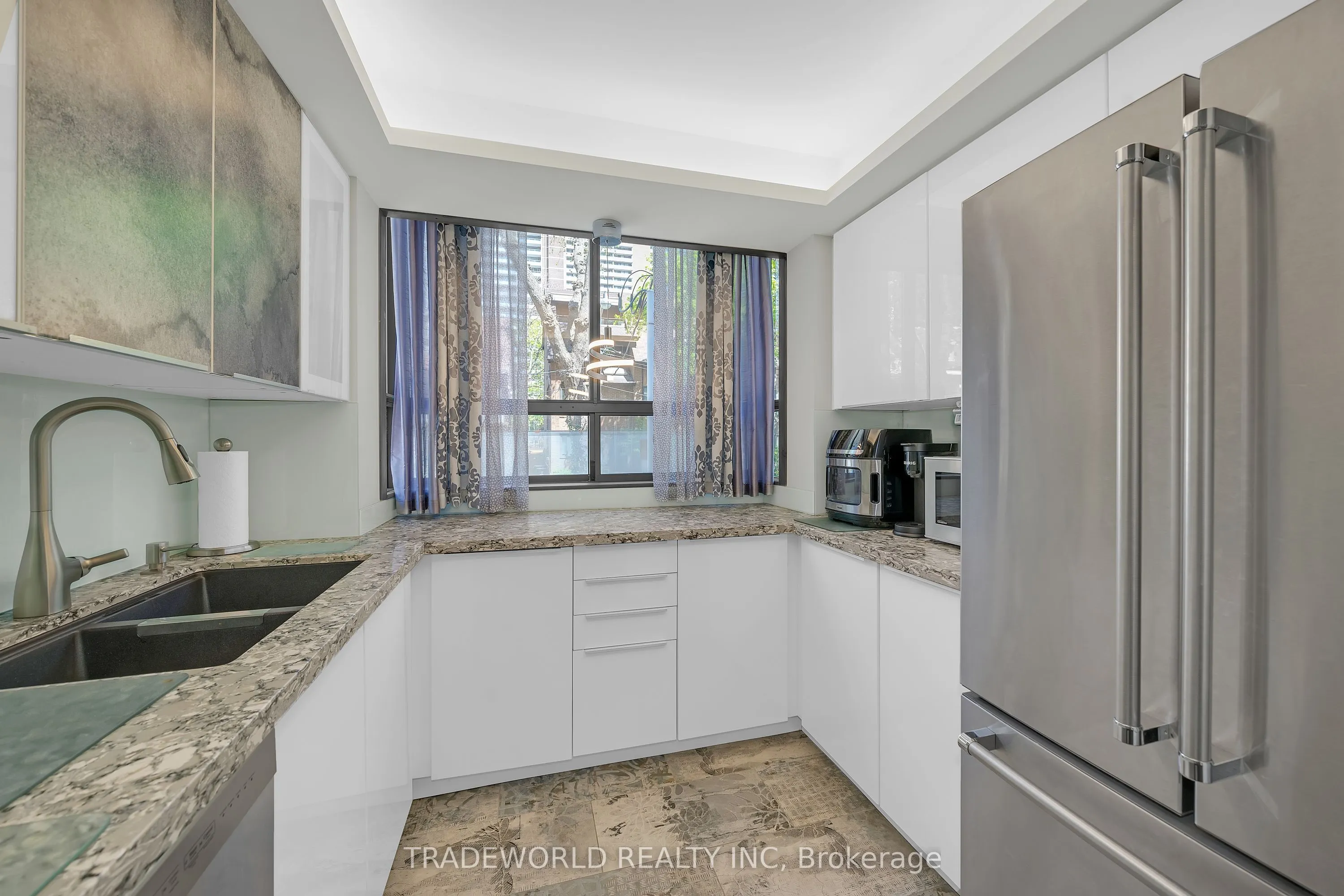 21 Dundonald Street, #1