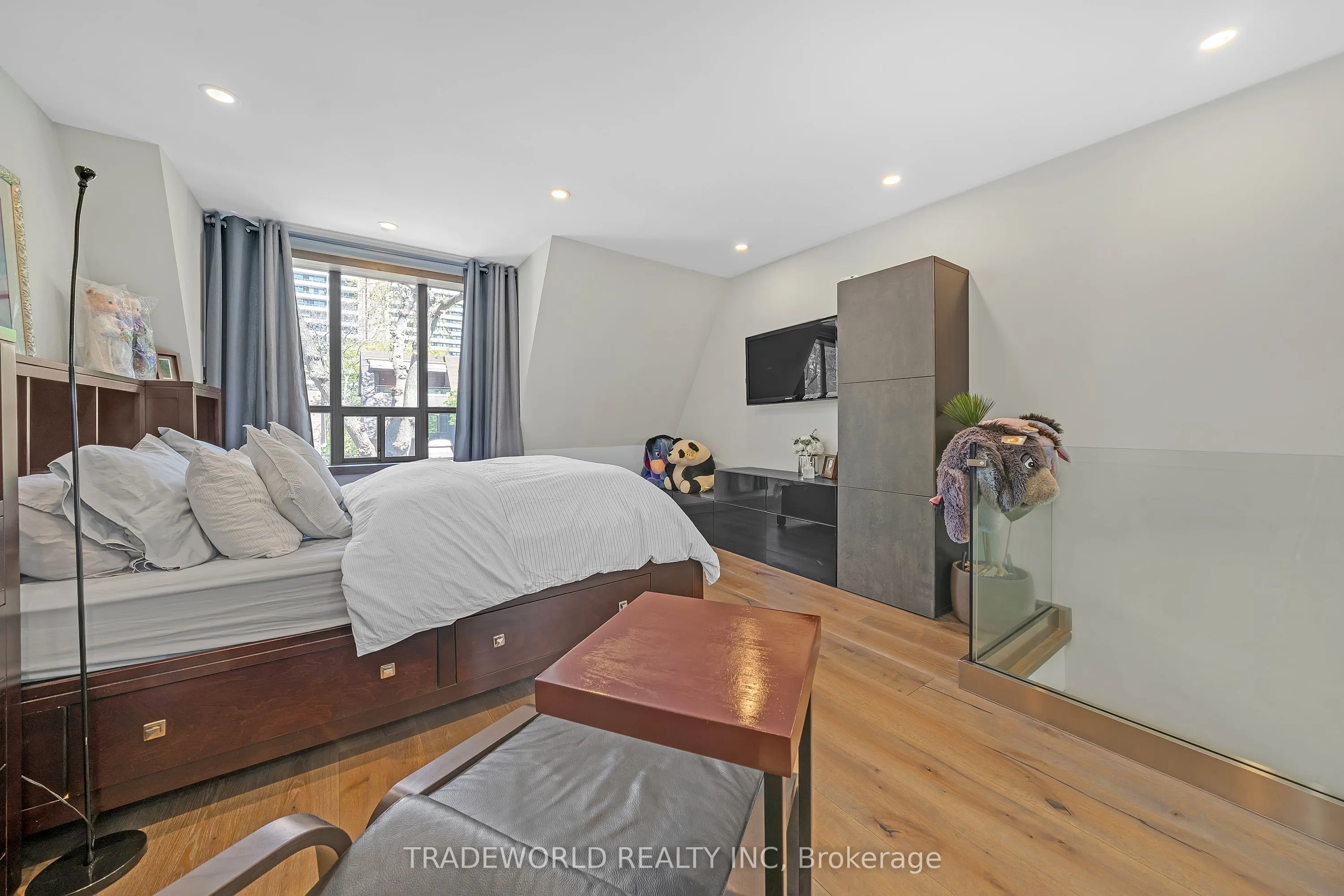21 Dundonald Street, #1