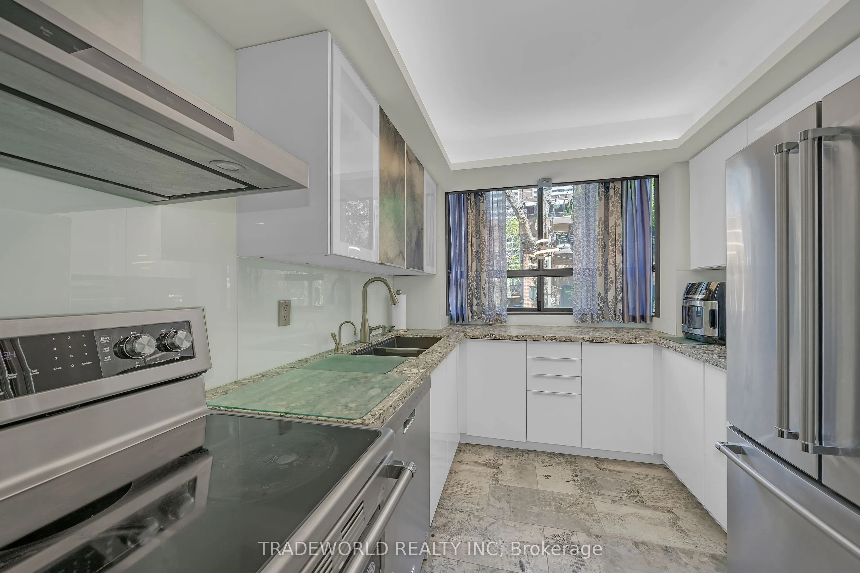 21 Dundonald Street, #1