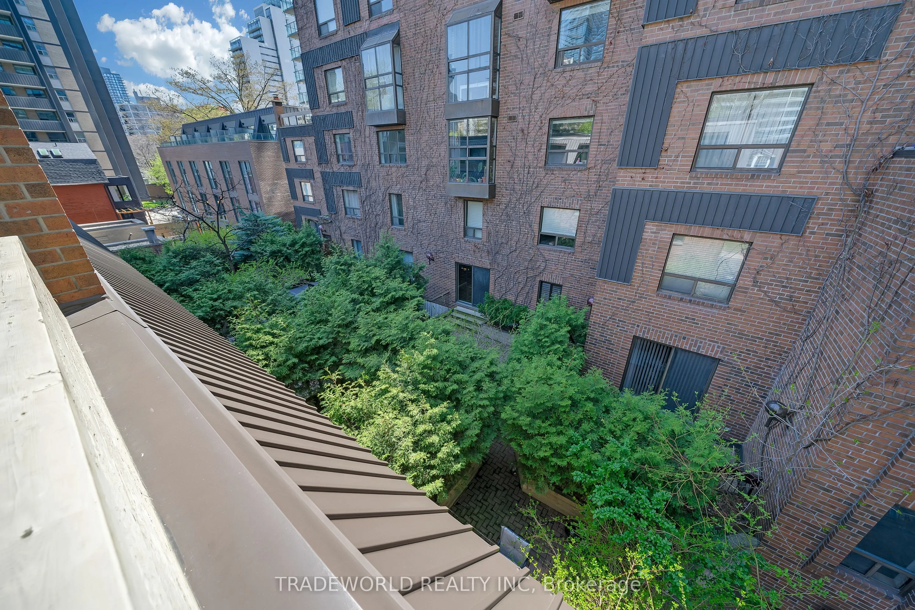 21 Dundonald Street, #1