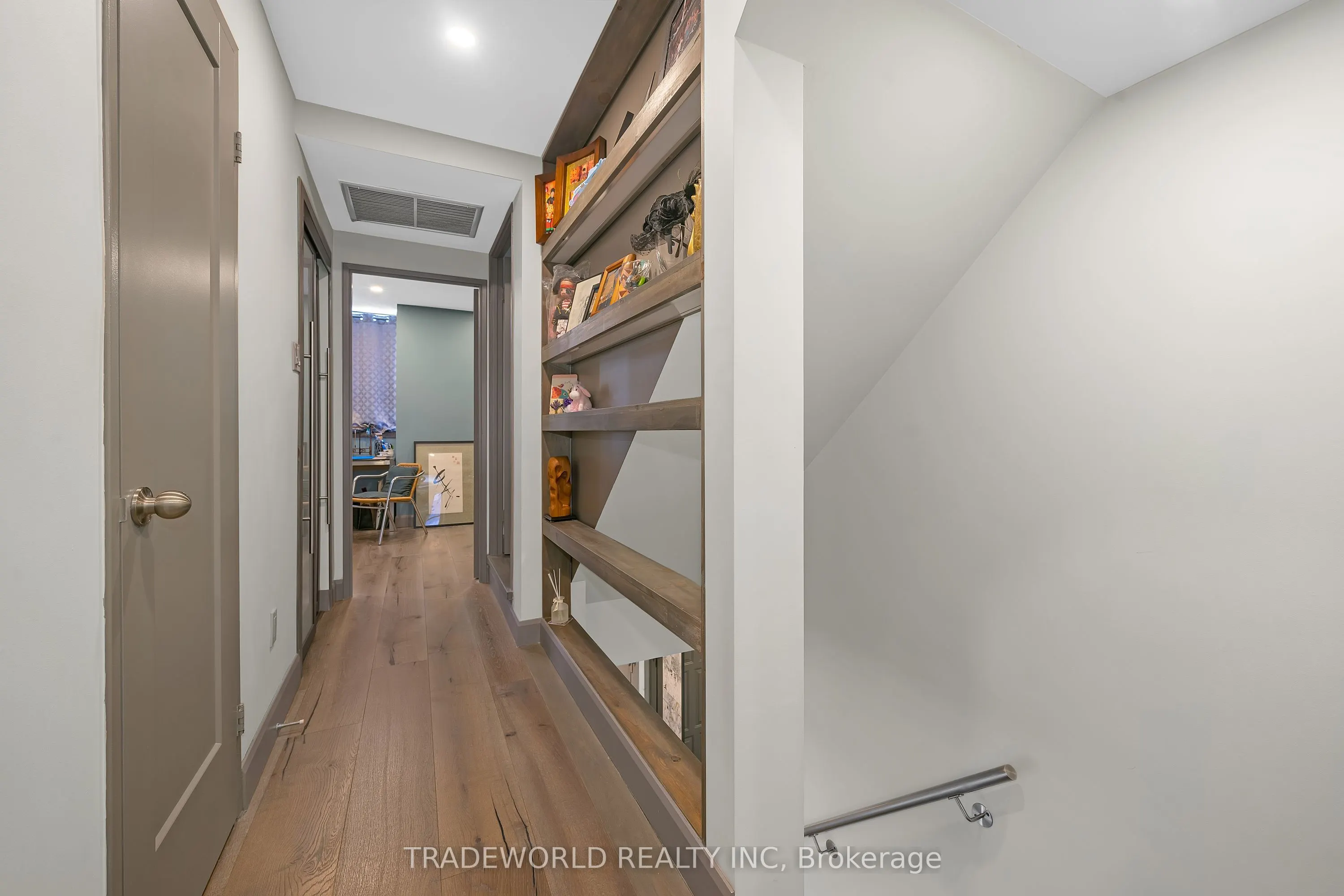 21 Dundonald Street, #1