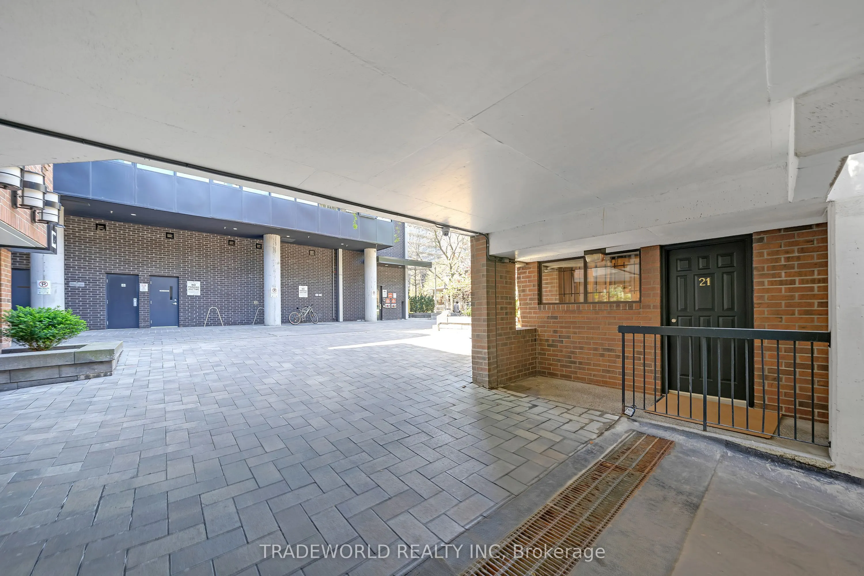 21 Dundonald Street, #1