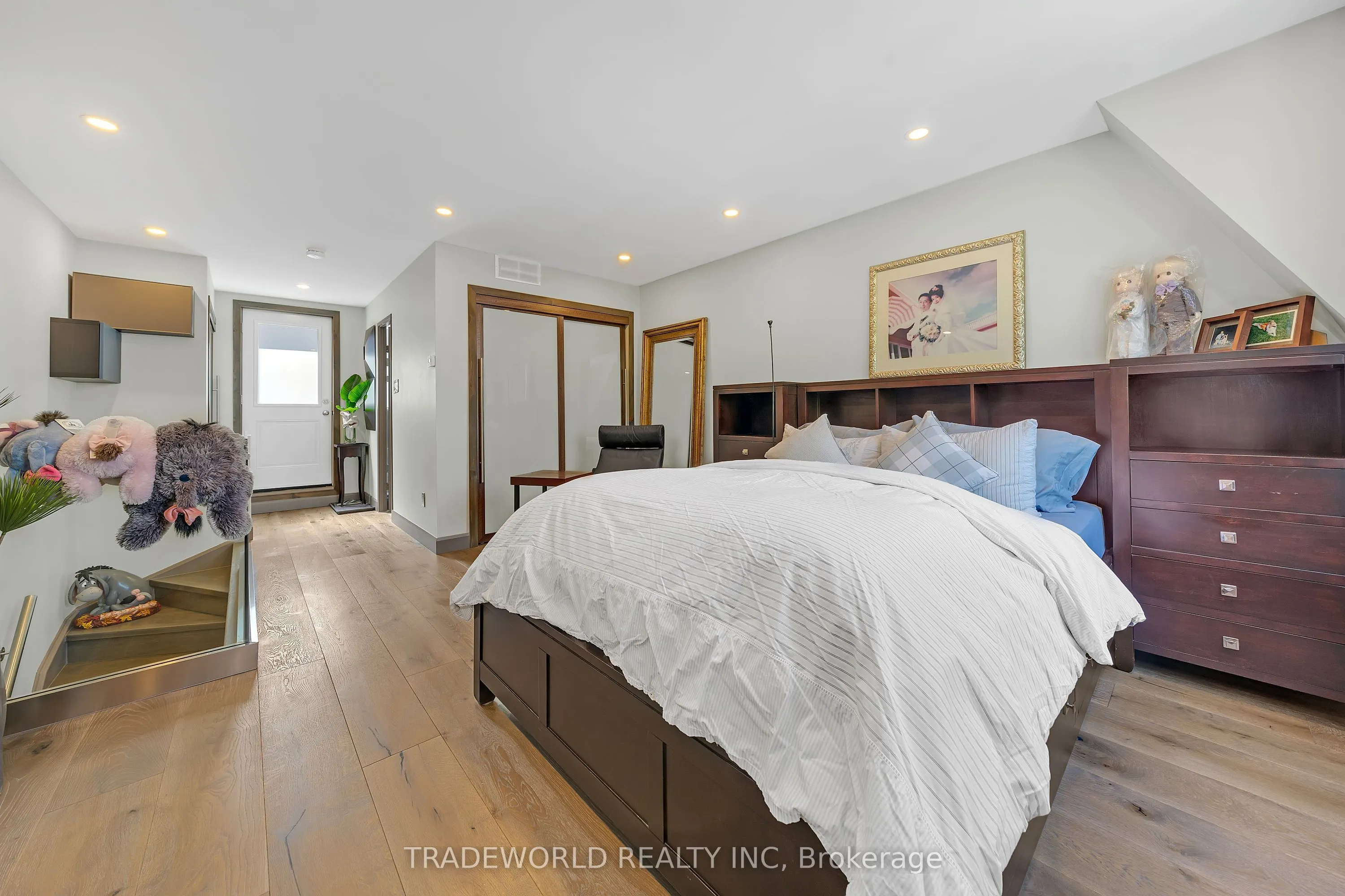 21 Dundonald Street, #1