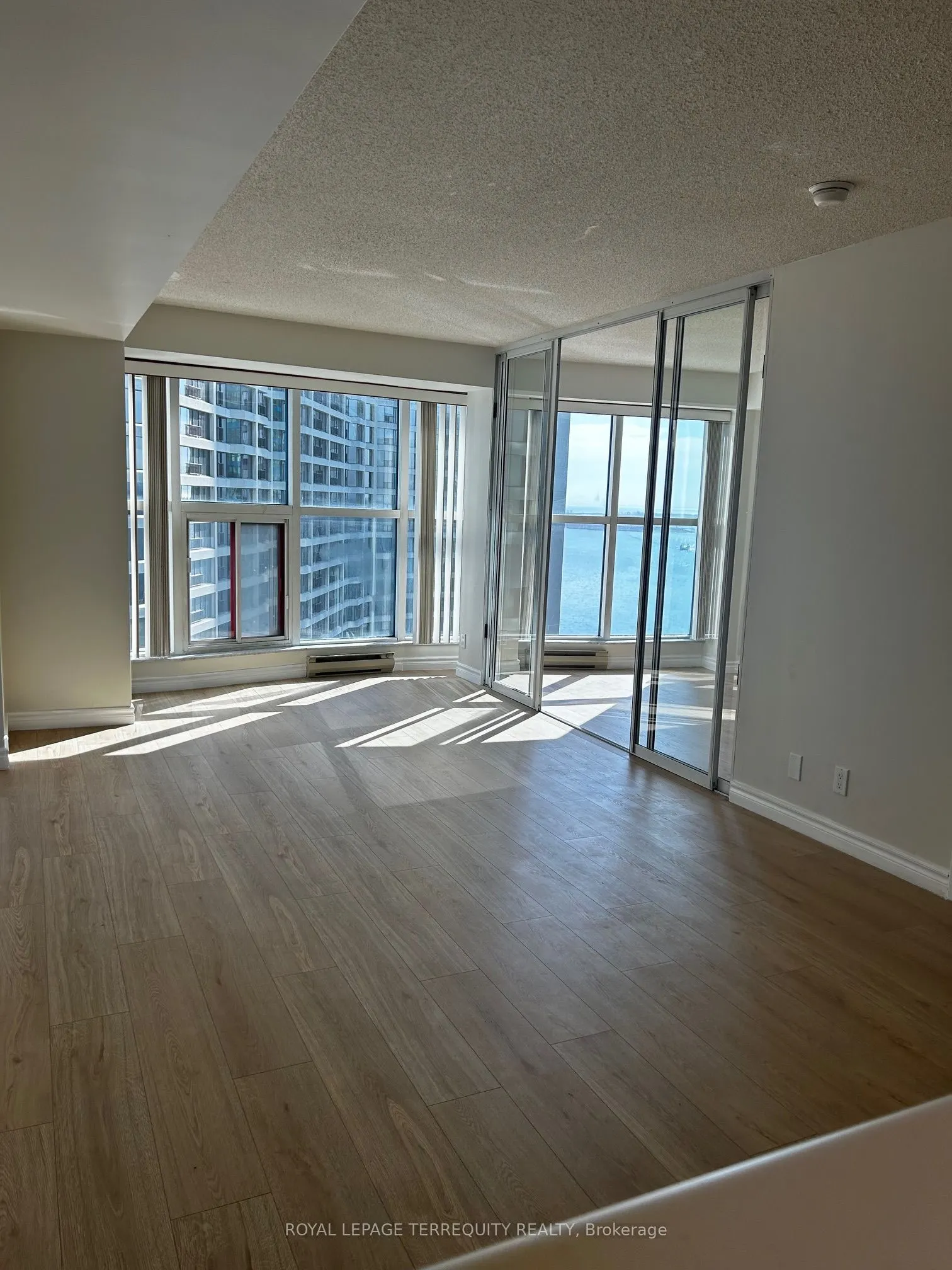 77 Harbour Square, #2004