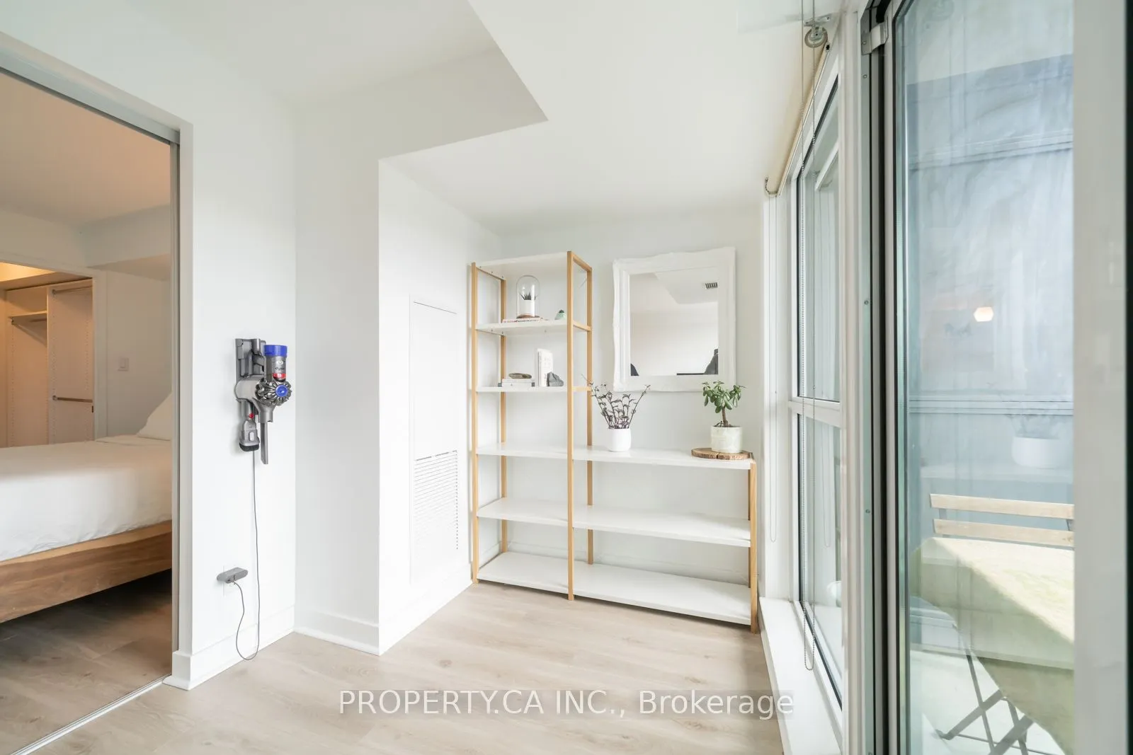 1171 Queen Street W, #512