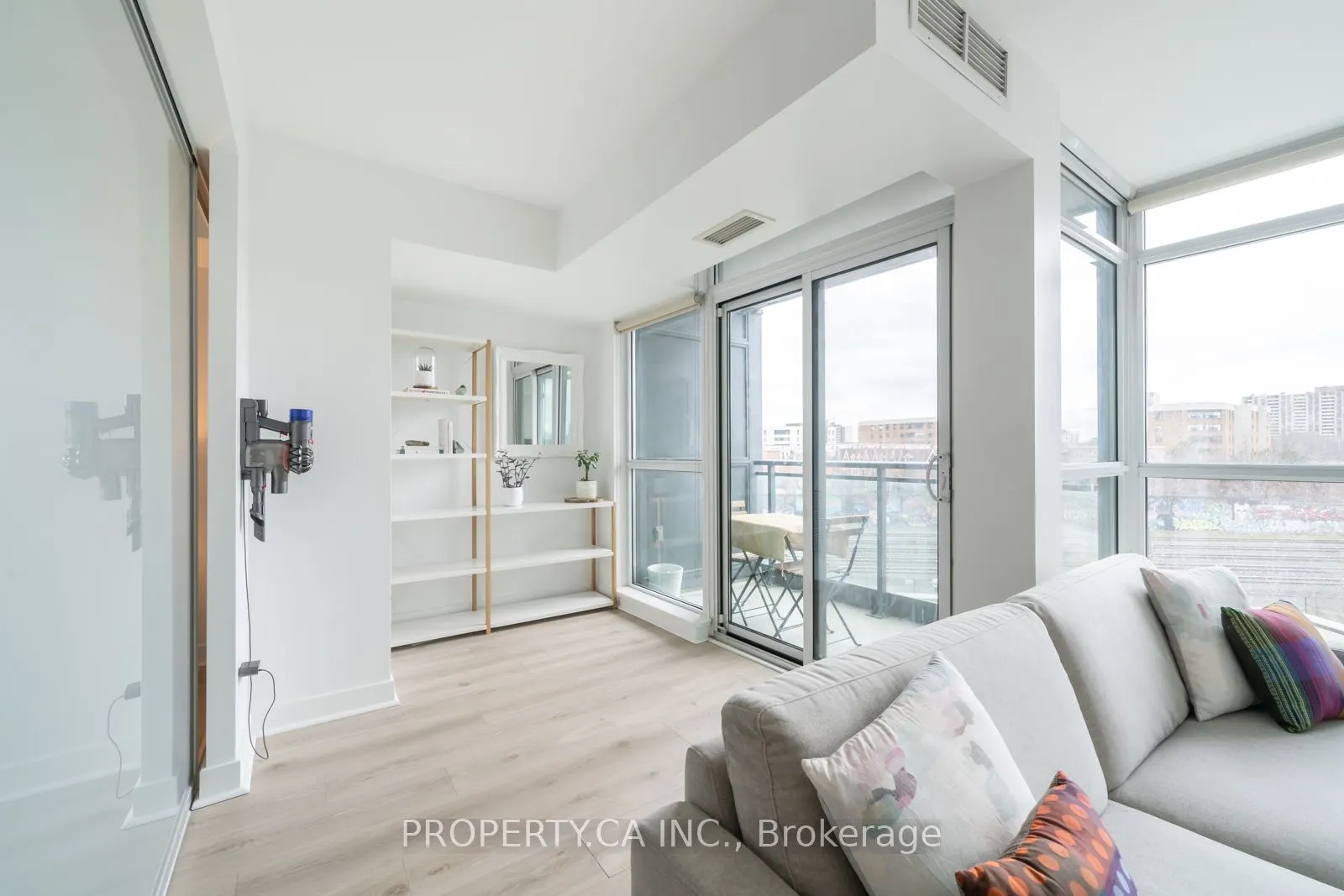 1171 Queen Street W, #512