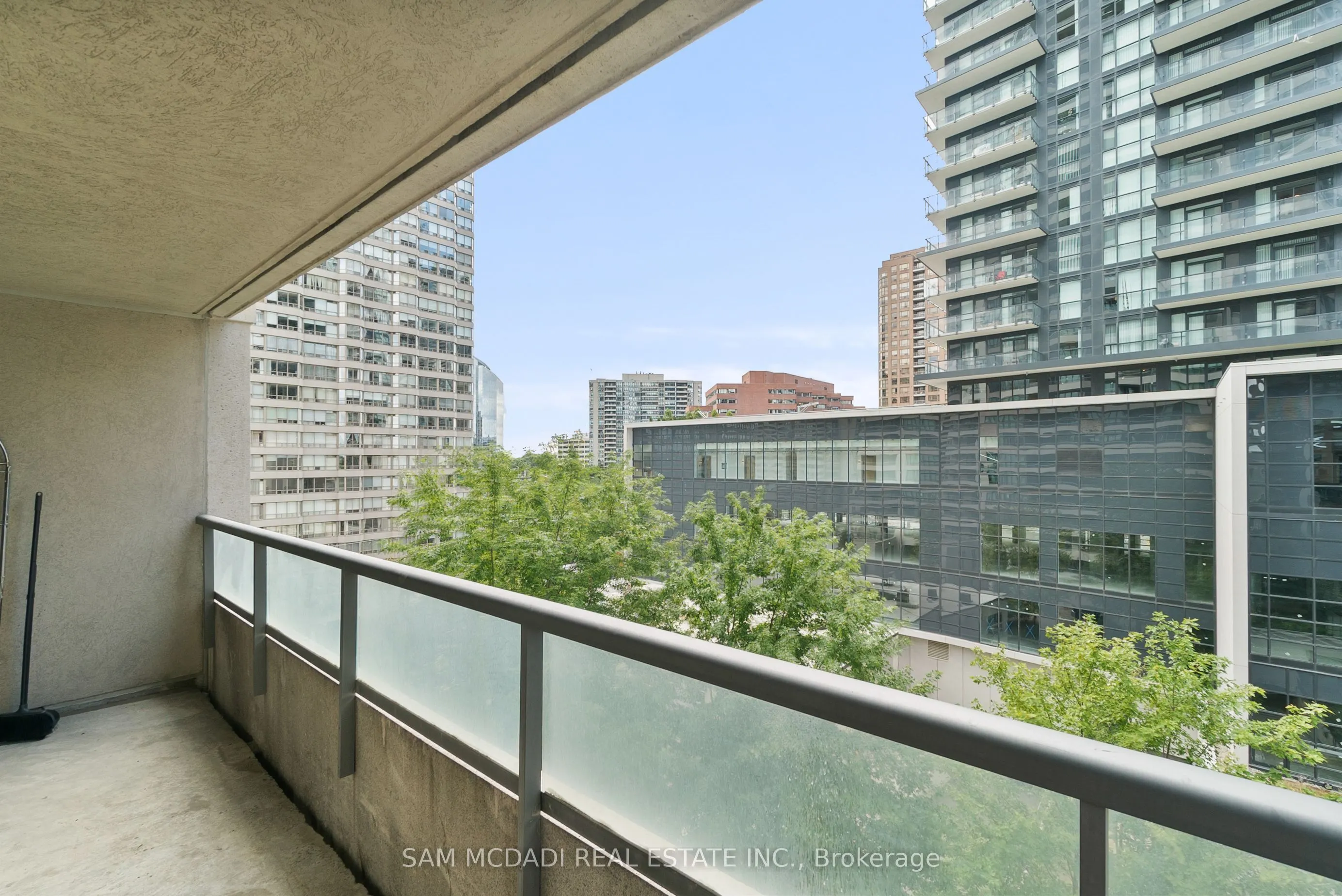18 Spring Garden Avenue, #802