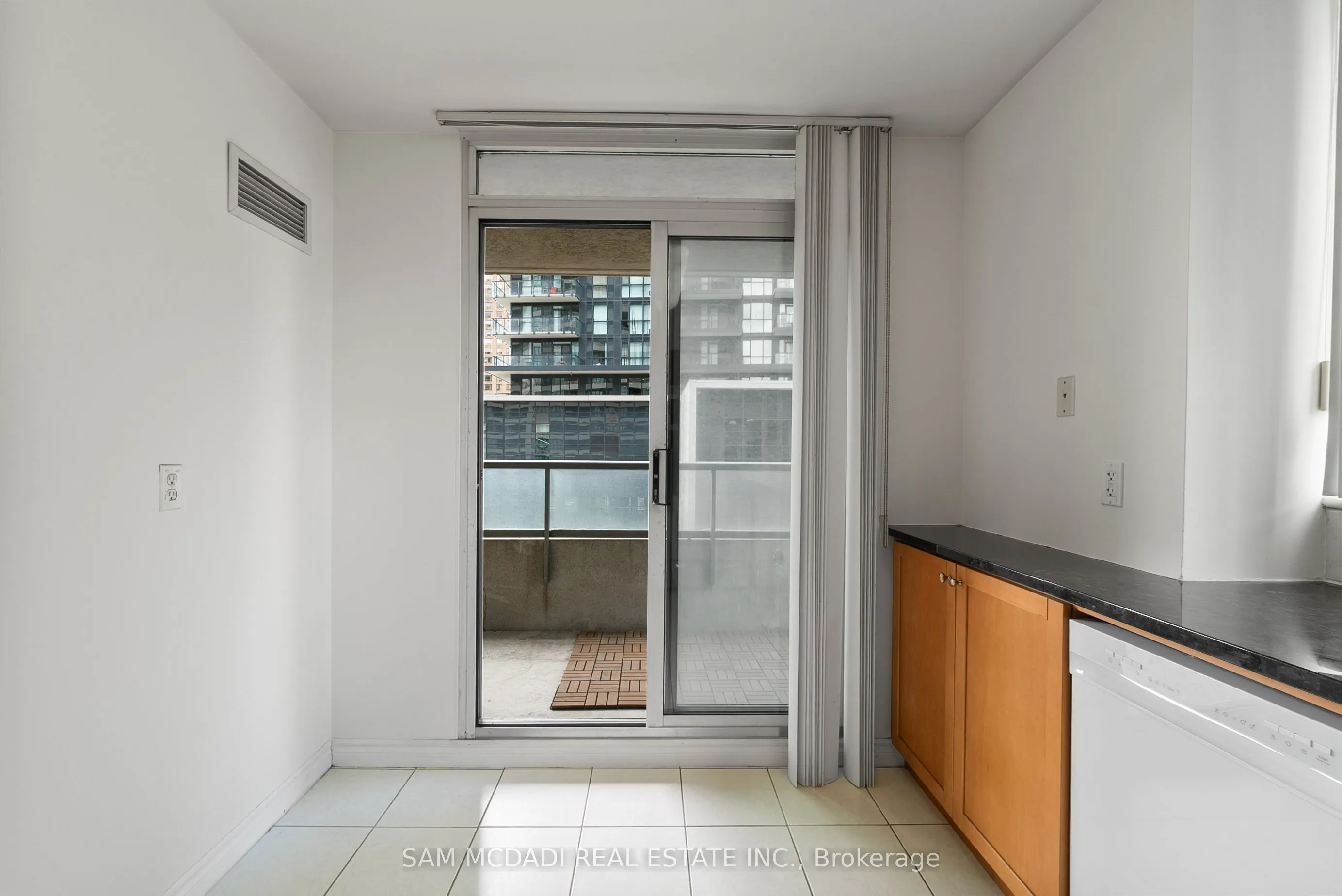 18 Spring Garden Avenue, #802