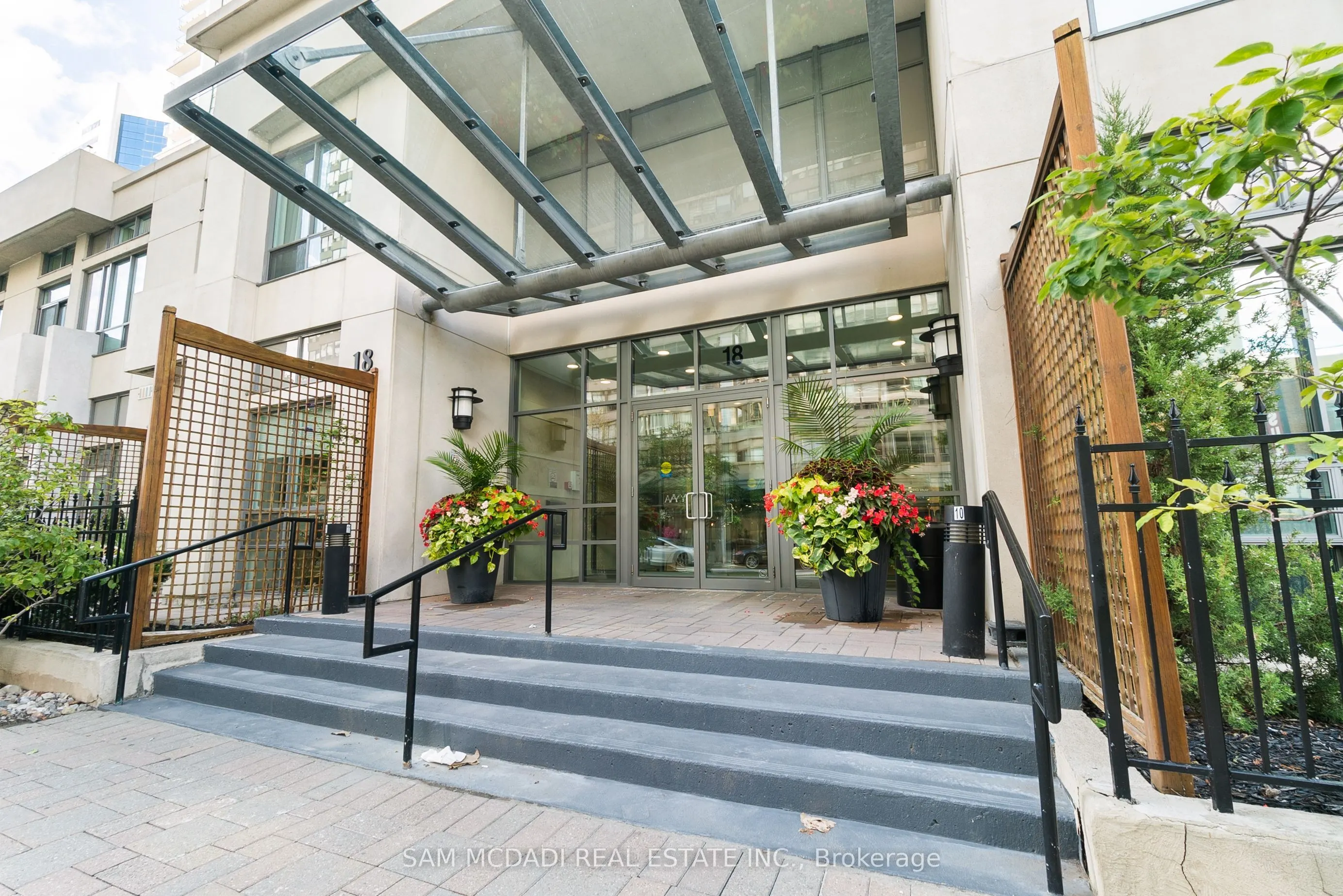 18 Spring Garden Avenue, #802