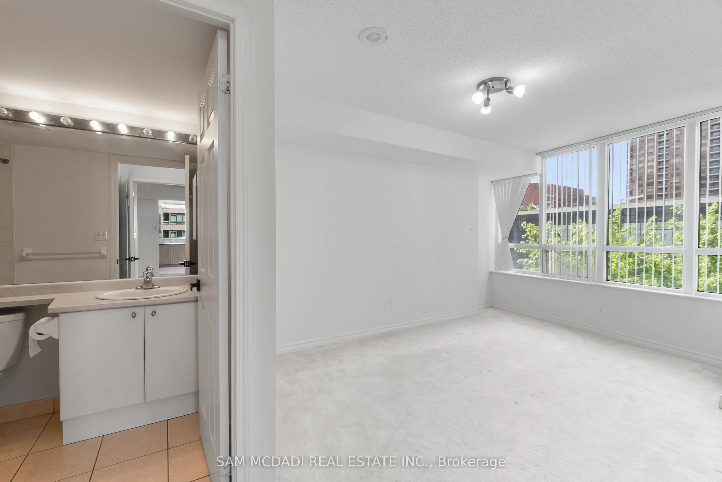 18 Spring Garden Avenue, #802