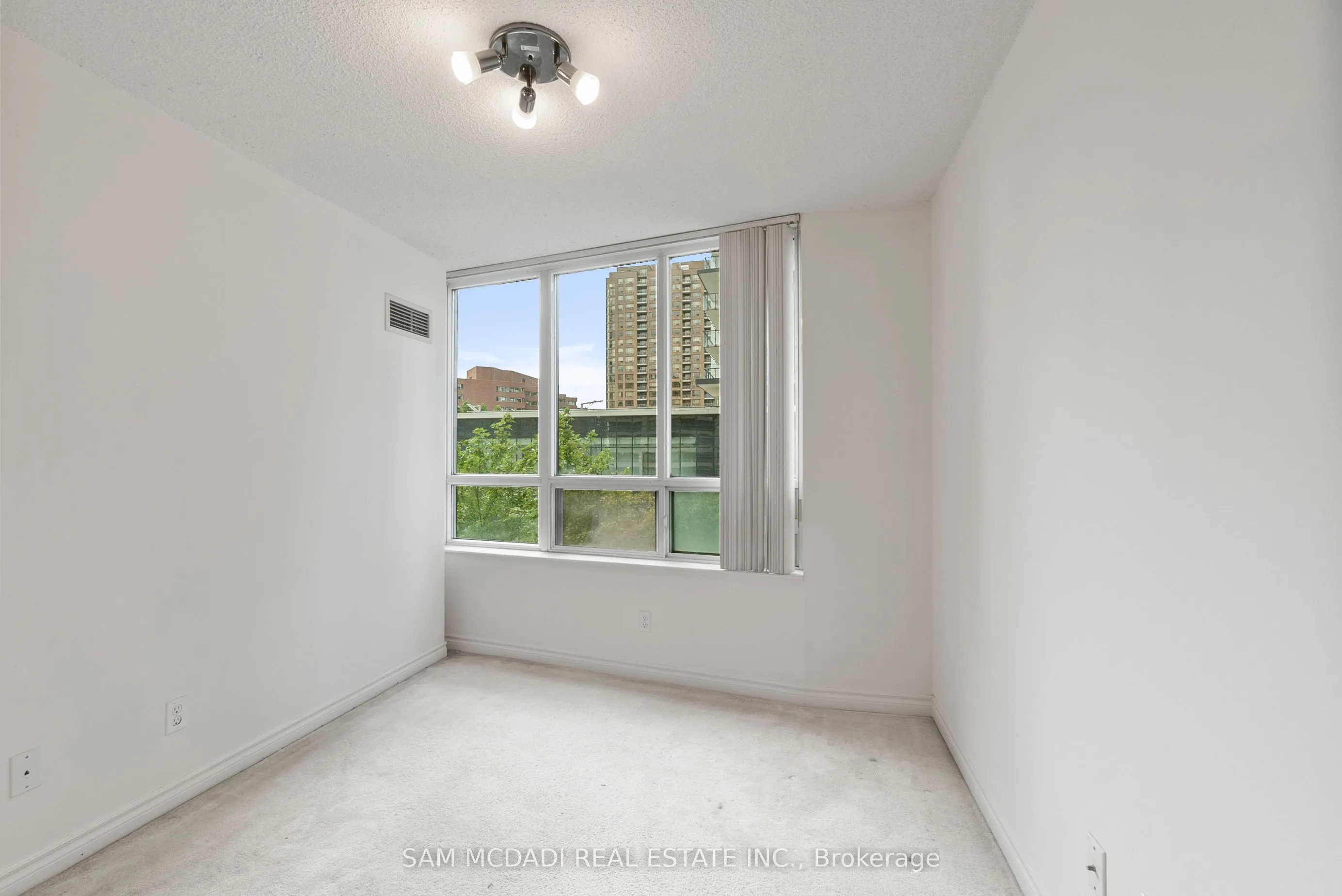 18 Spring Garden Avenue, #802