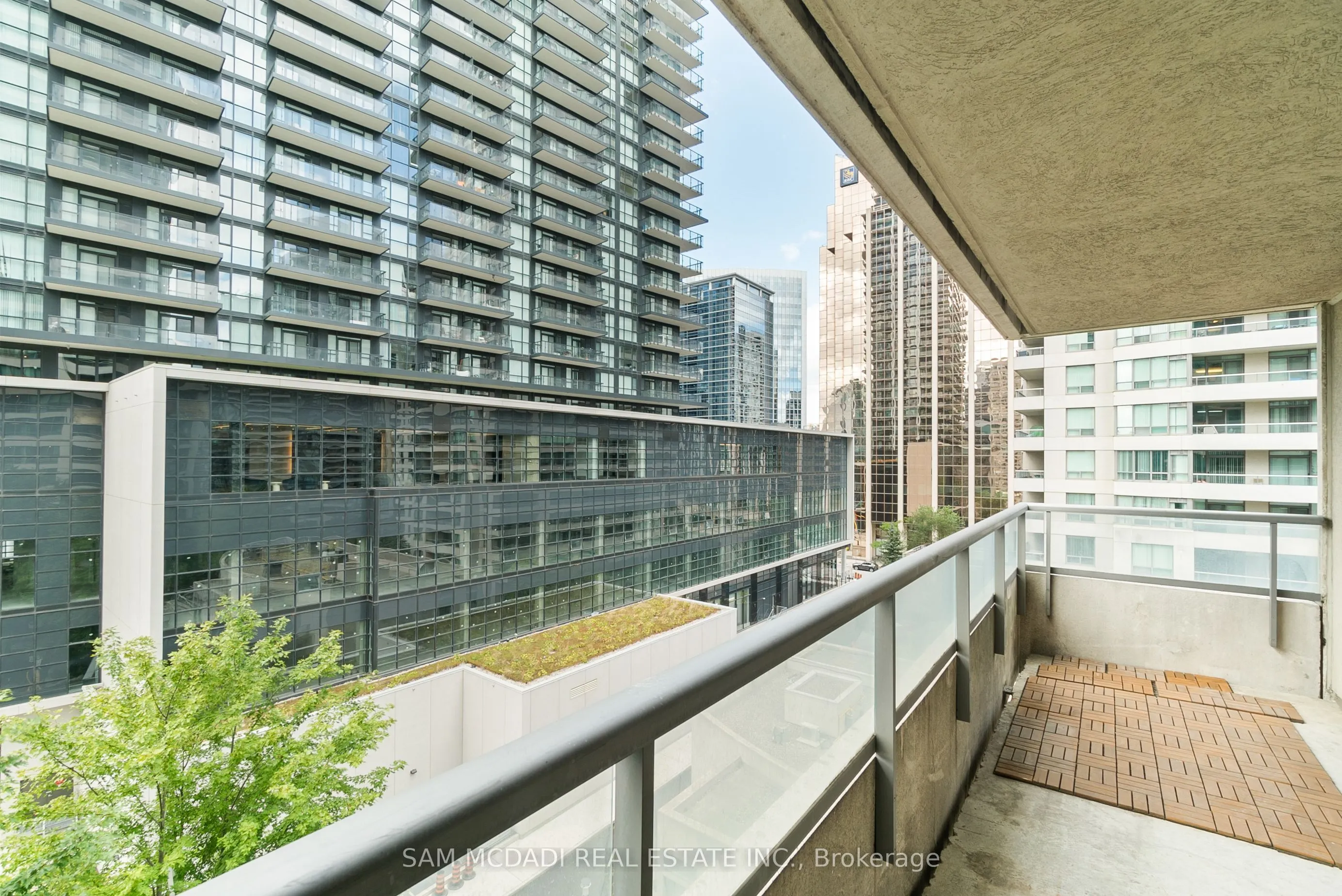 18 Spring Garden Avenue, #802
