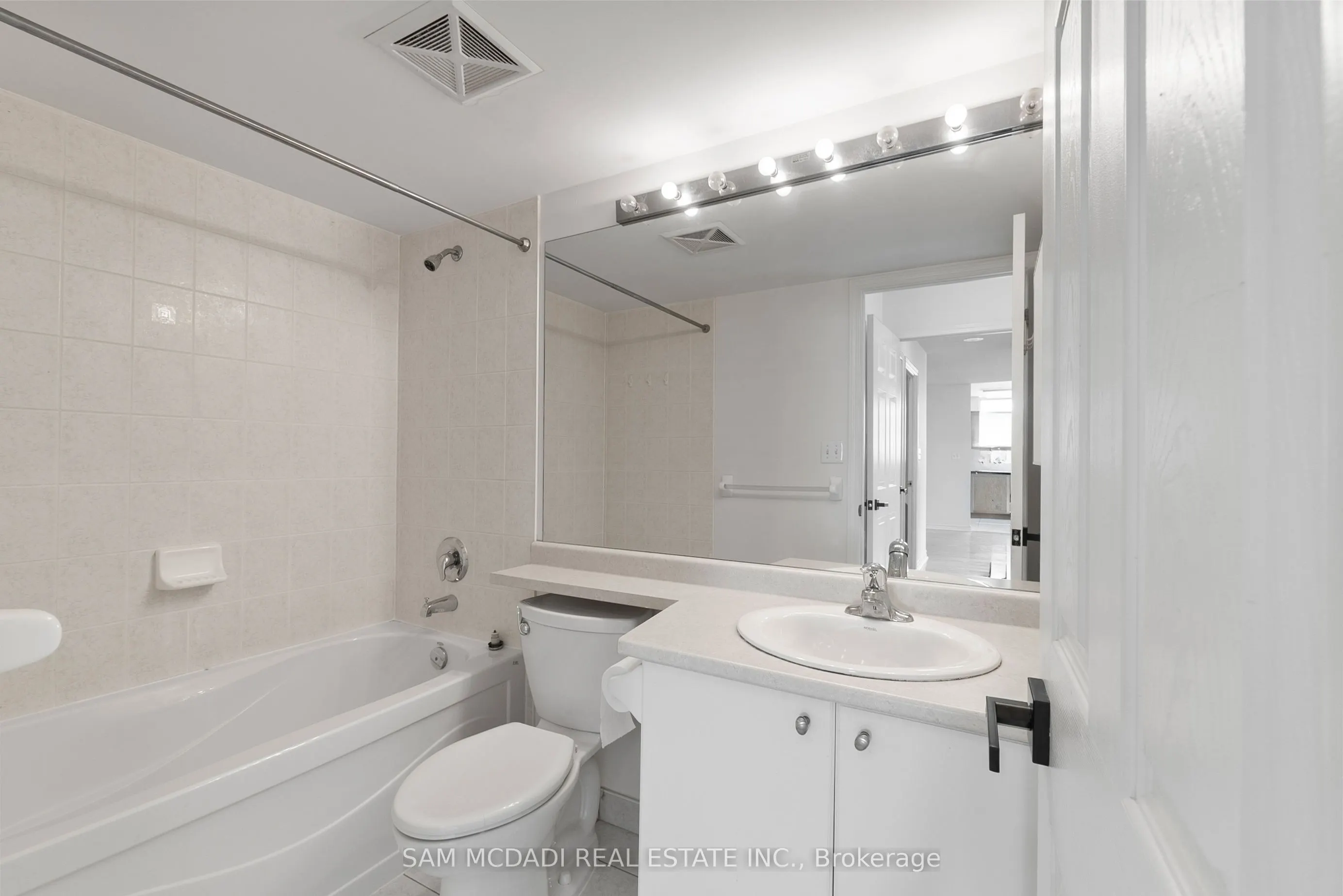 18 Spring Garden Avenue, #802