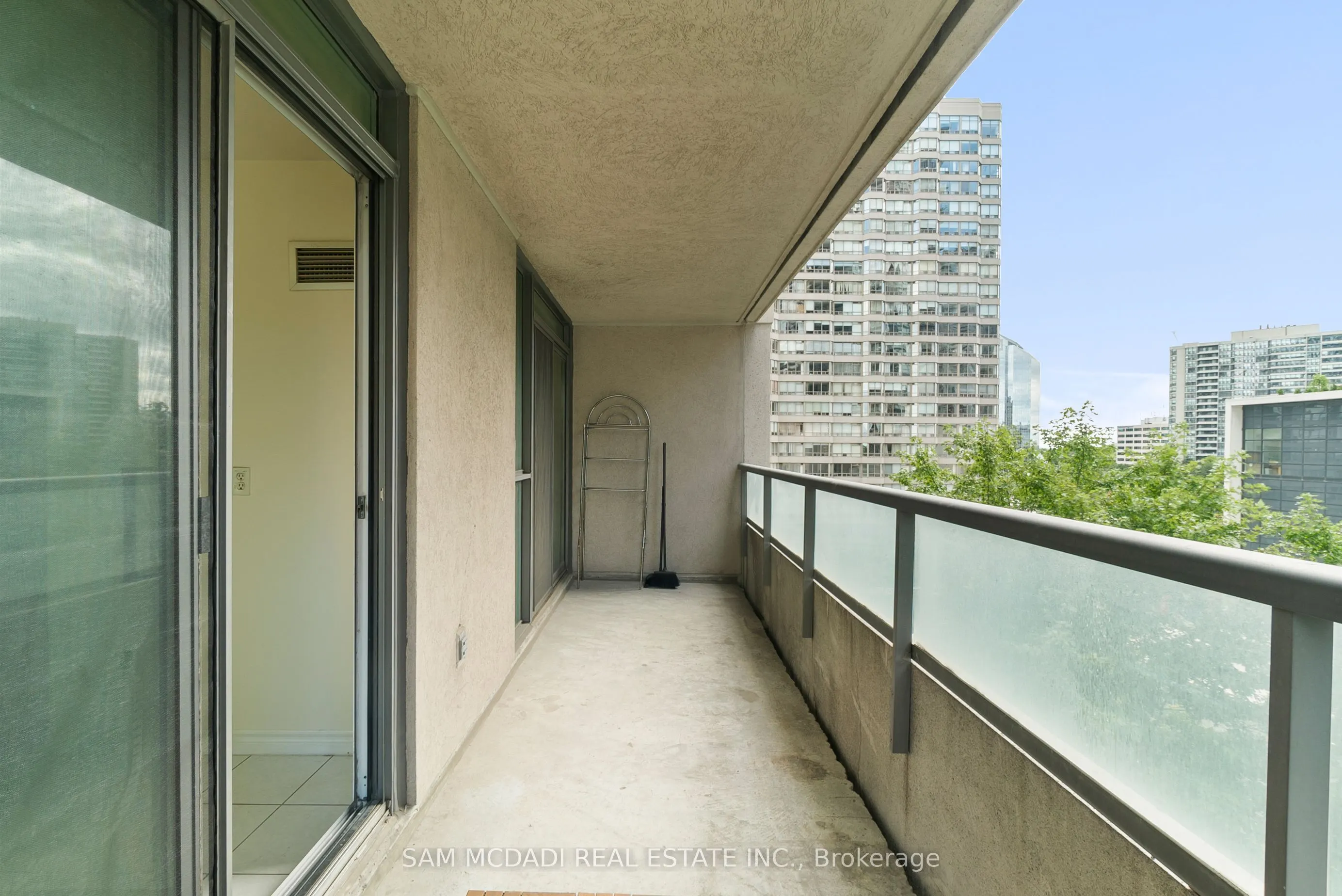 18 Spring Garden Avenue, #802