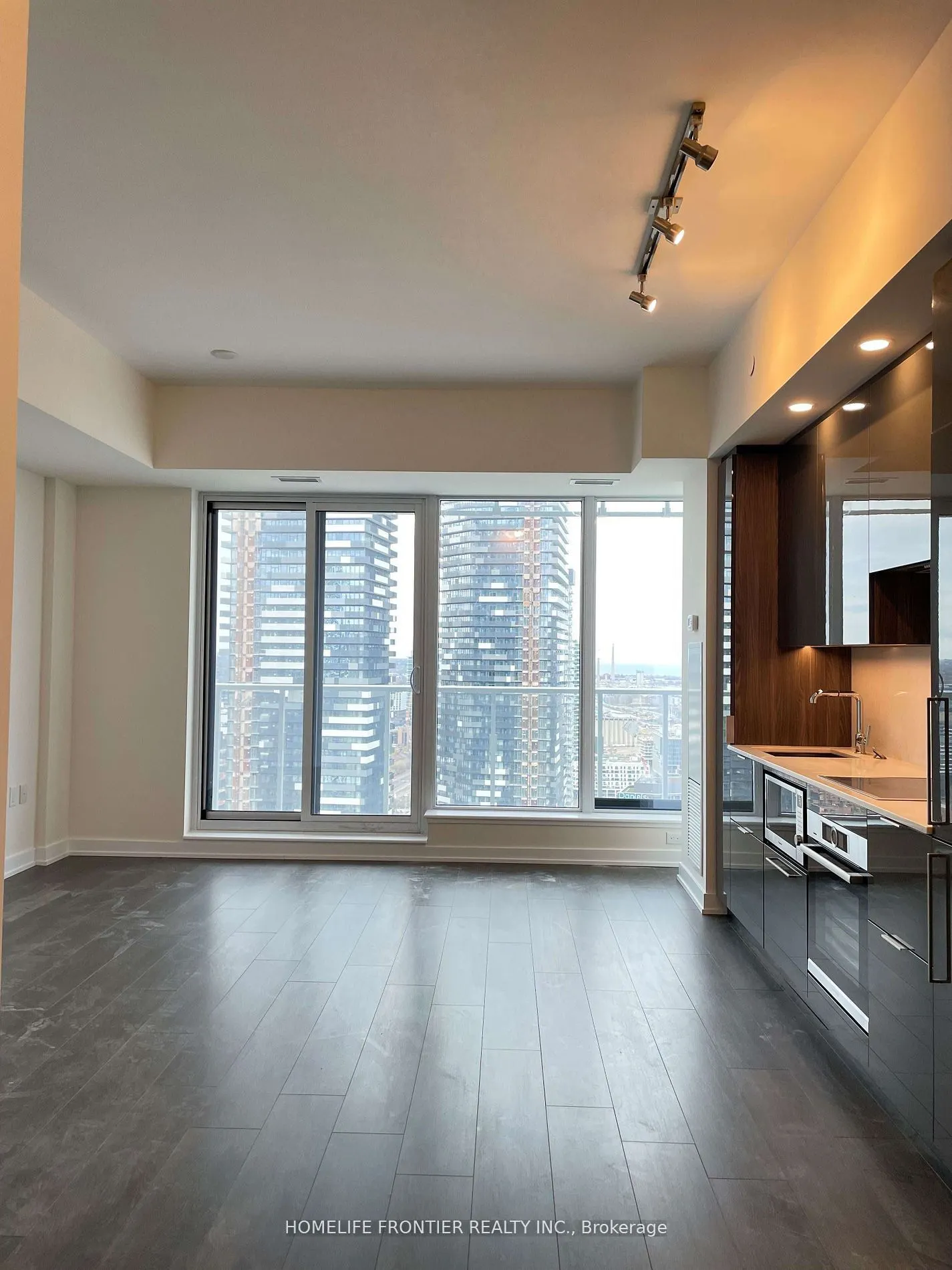 28 Freeland Street, #3708