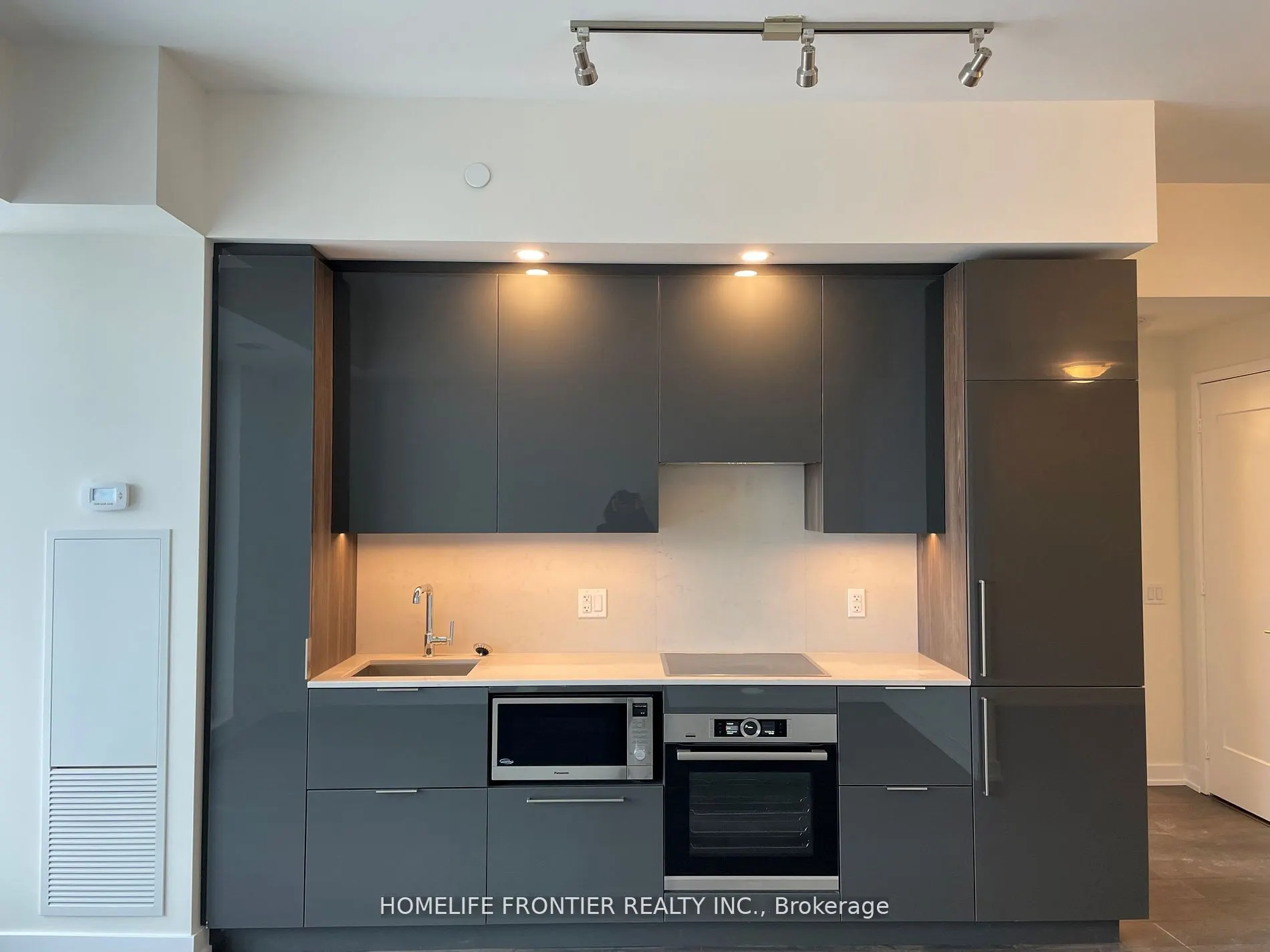 28 Freeland Street, #3708