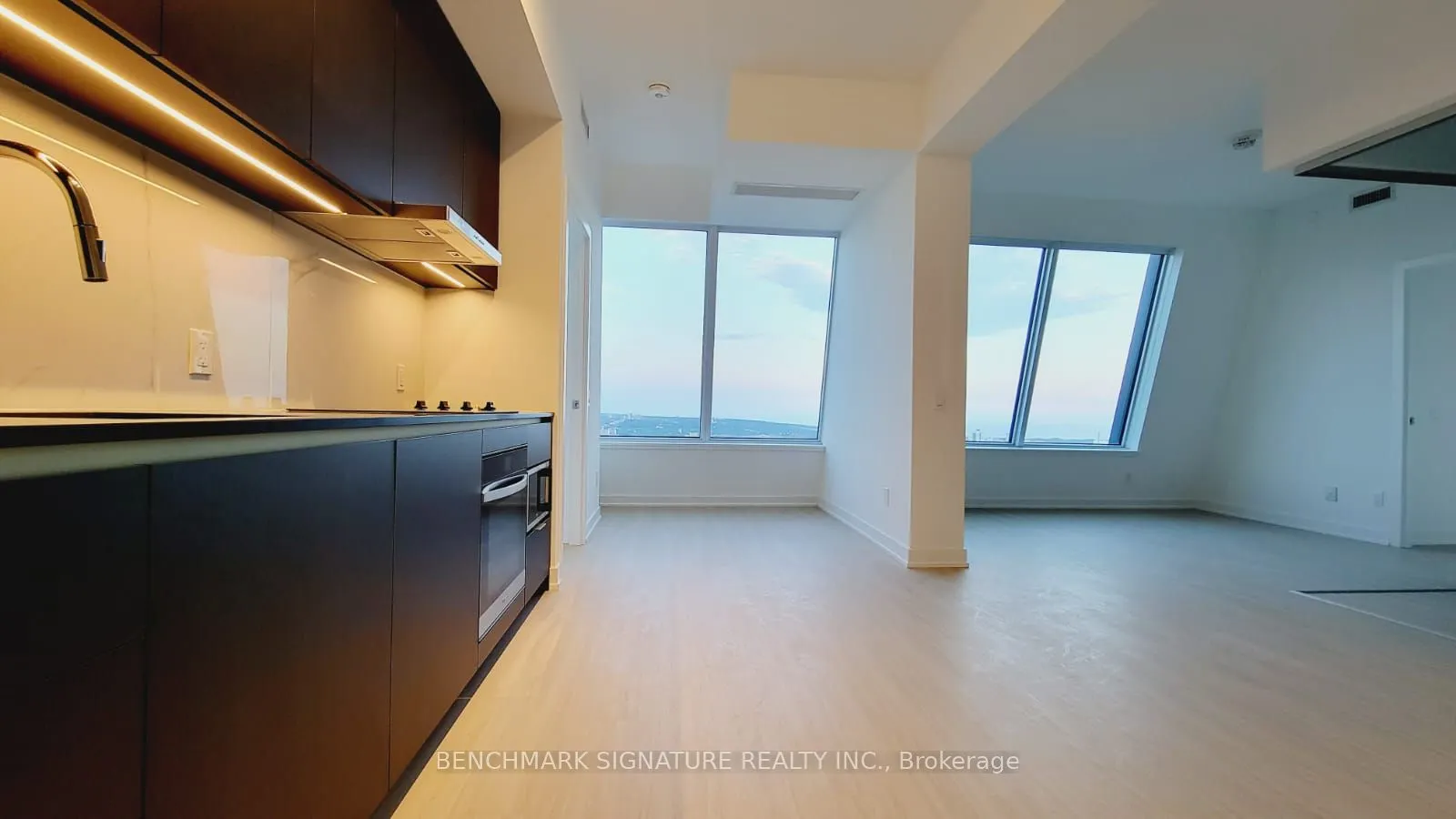 8 Wellesley Street W, #6007