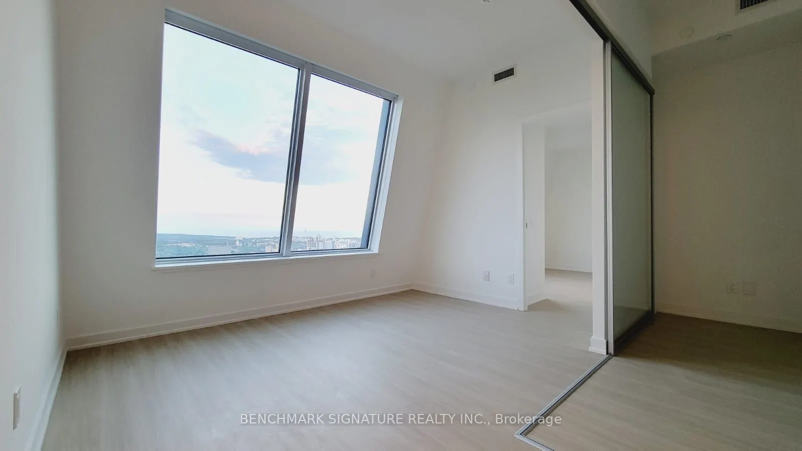 8 Wellesley Street W, #6007