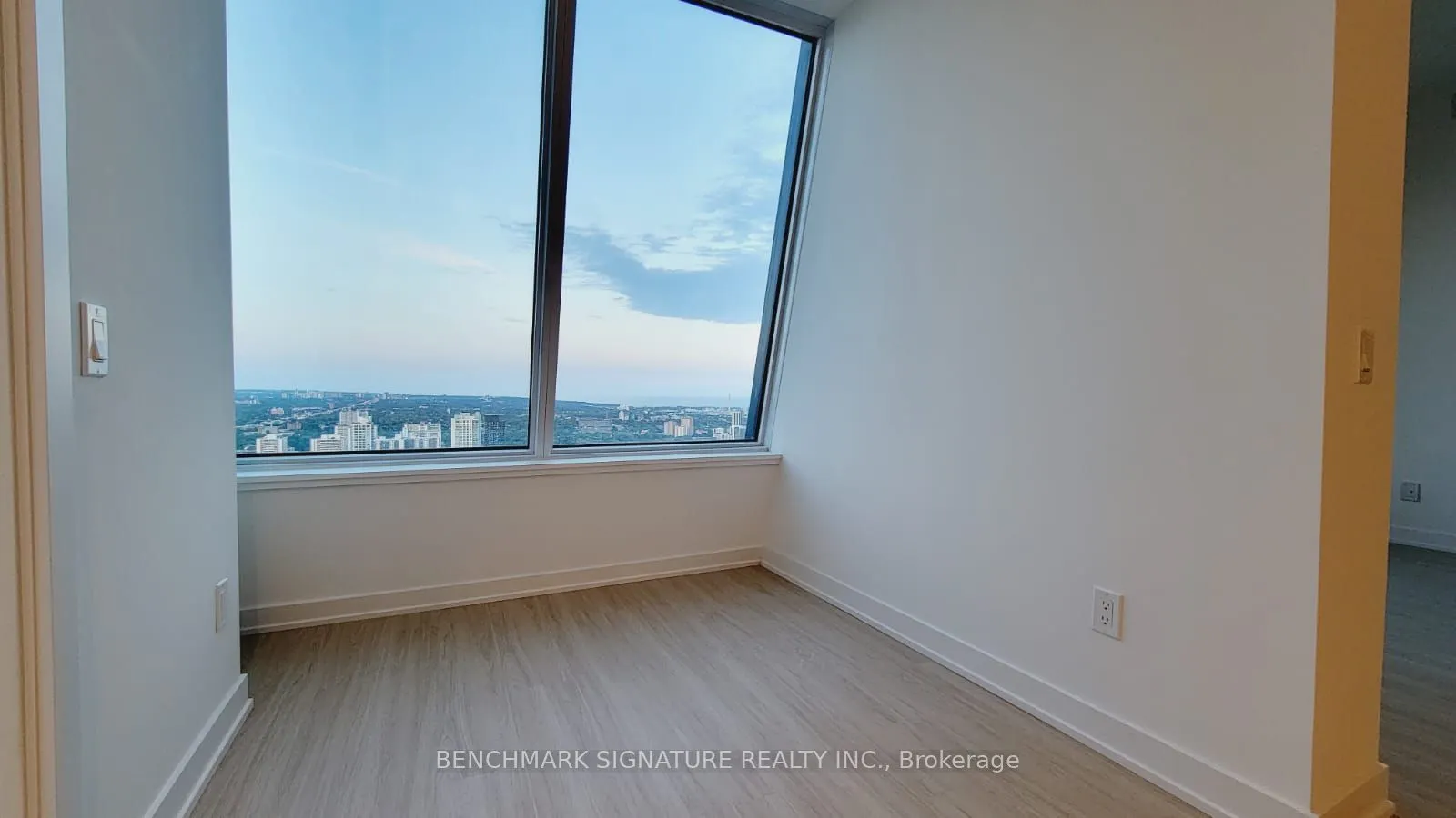 8 Wellesley Street W, #6007