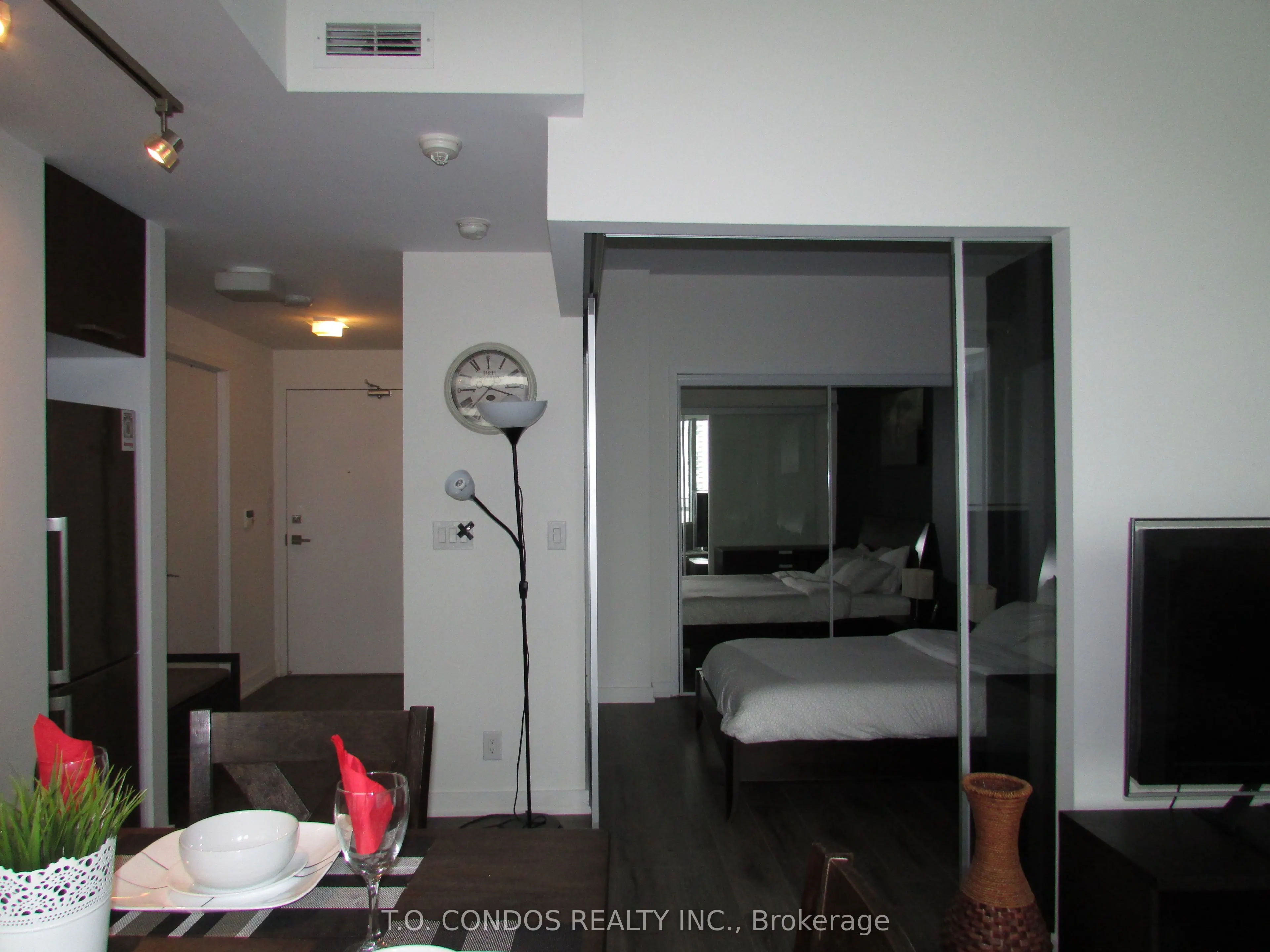 12 York Street, #1901