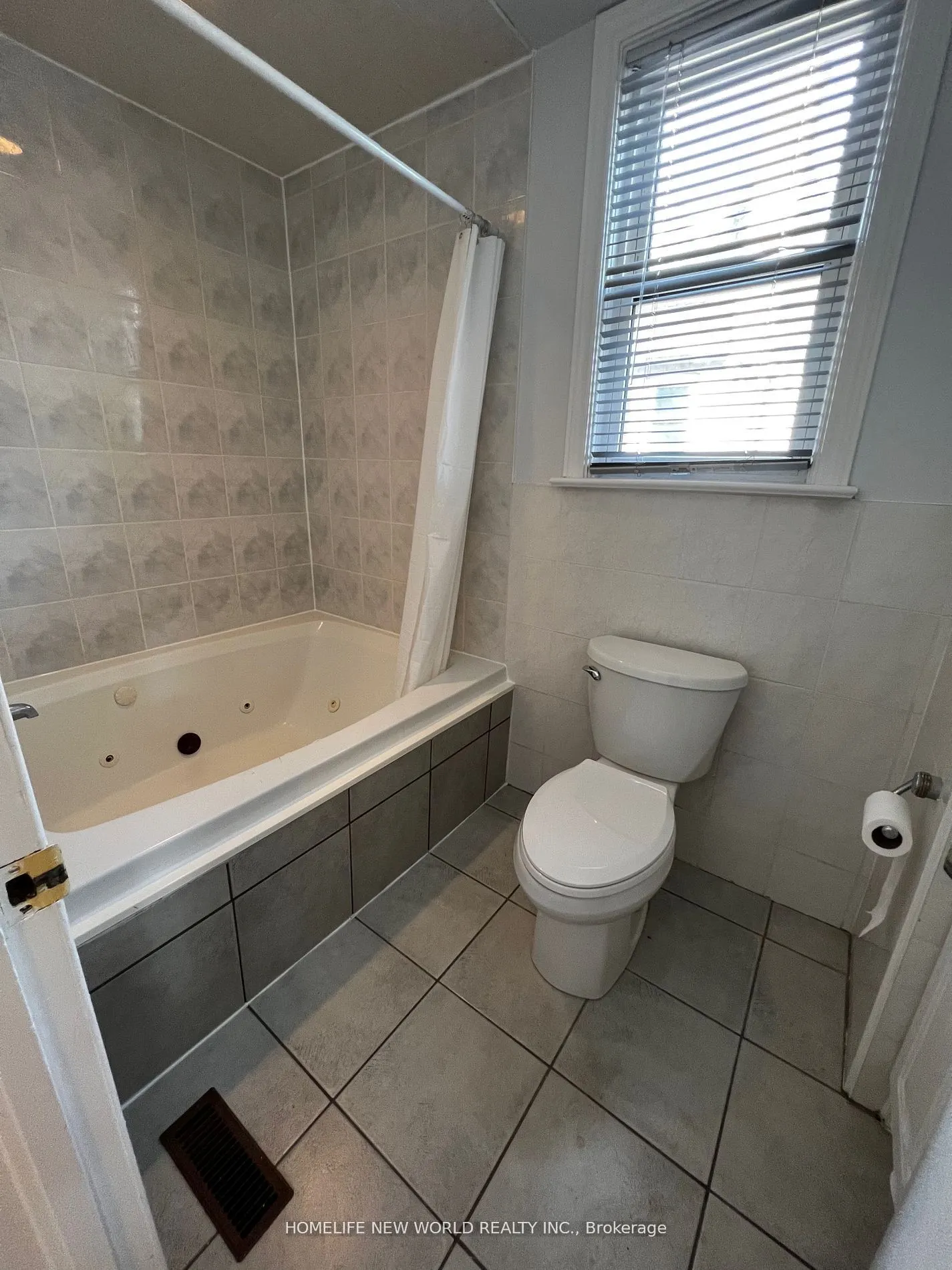 218 Finch Avenue E, #Main