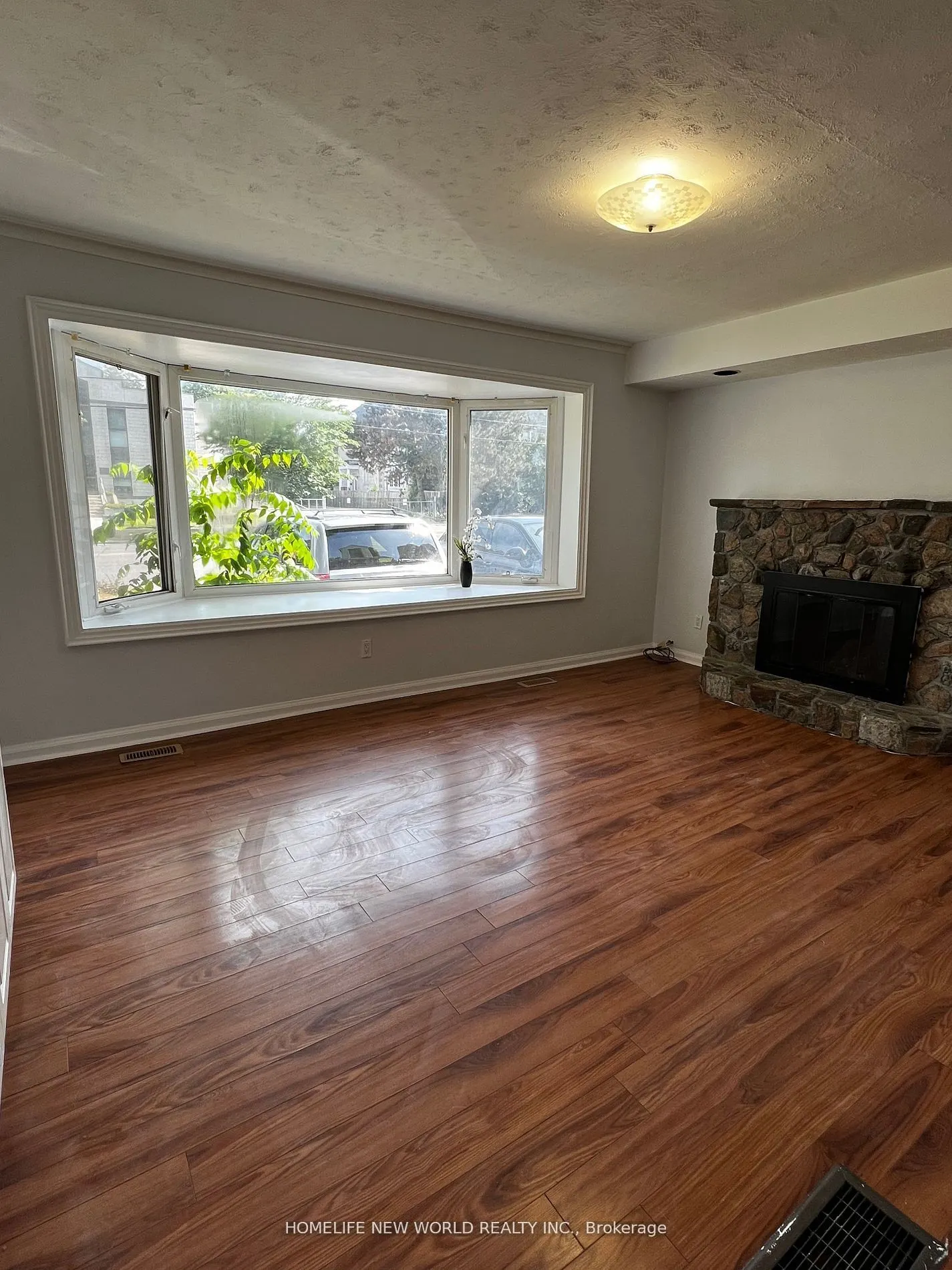 218 Finch Avenue E, #Main