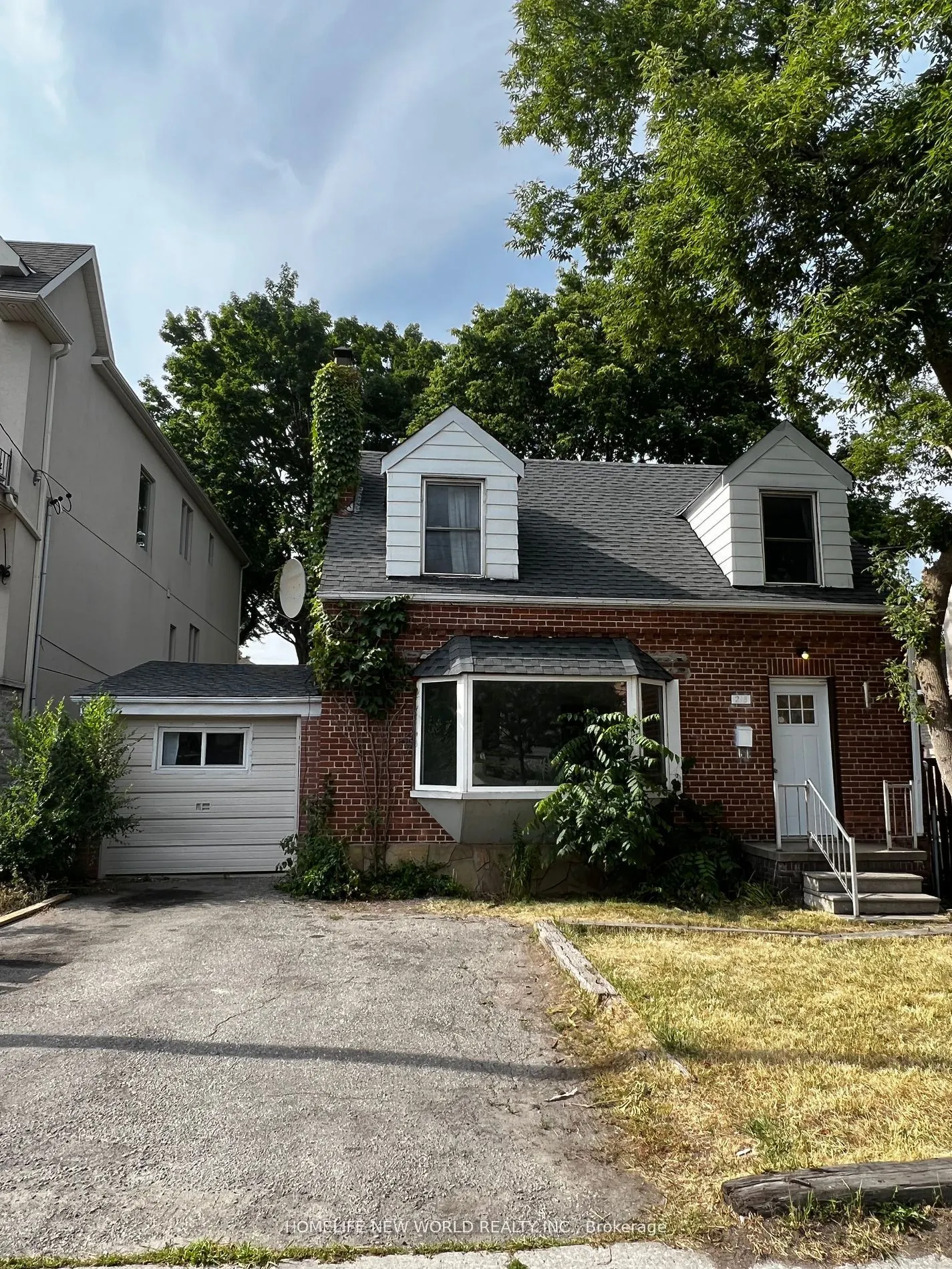 218 Finch Avenue E, #Main