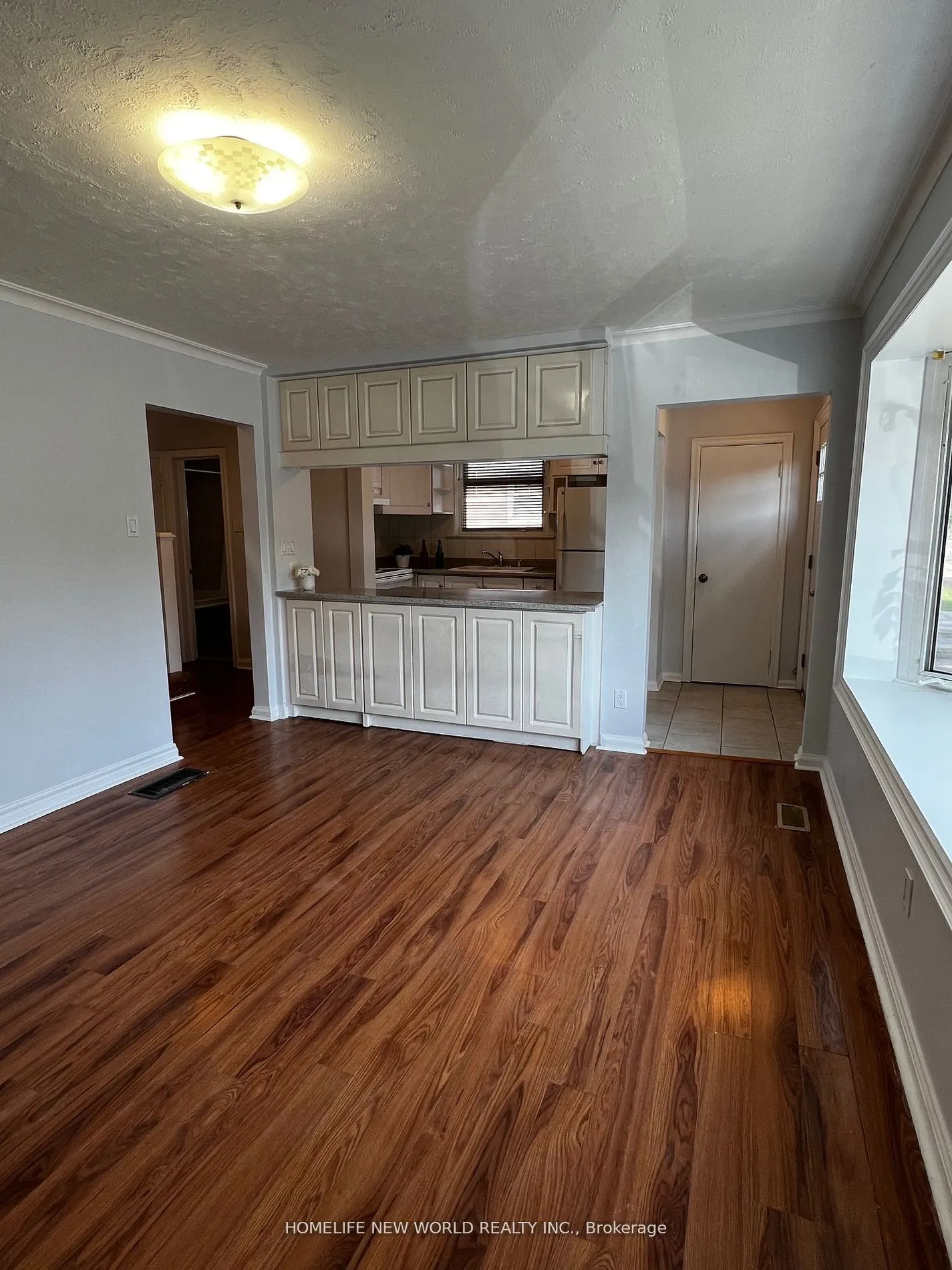 218 Finch Avenue E, #Main