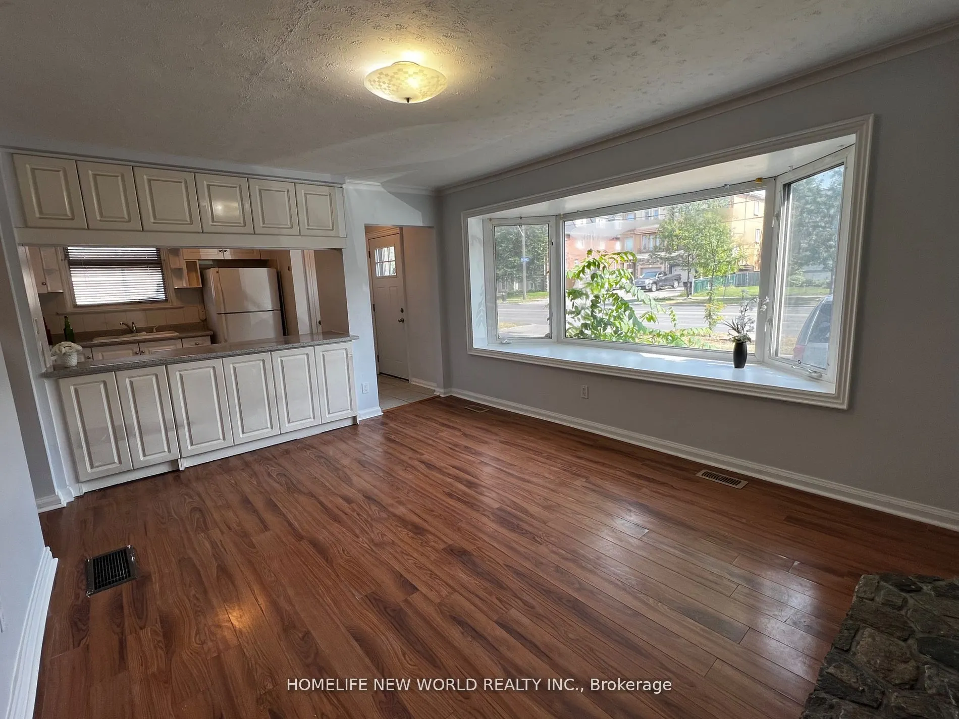 218 Finch Avenue E, #Main