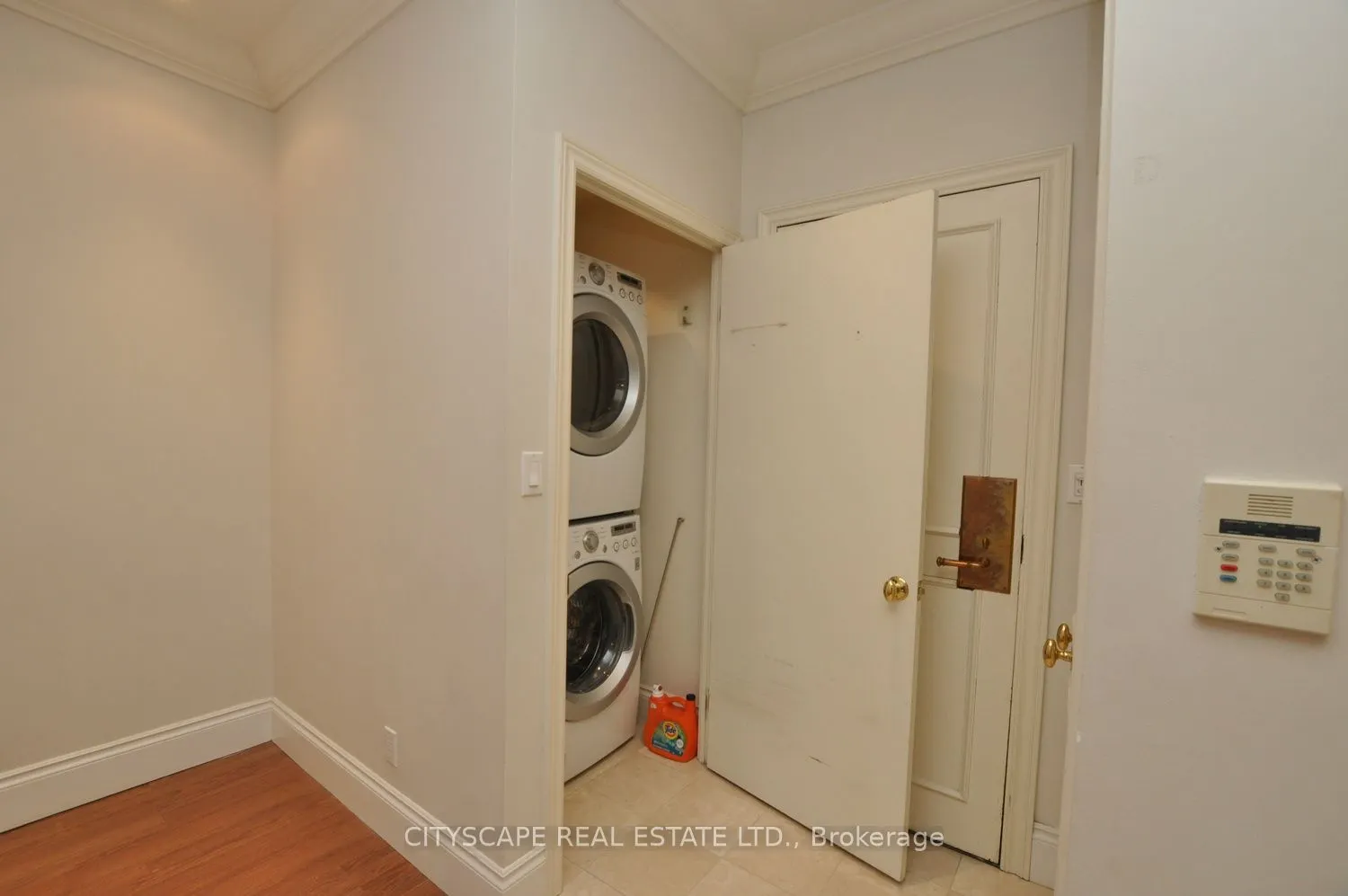 102 Bloor Street, #806