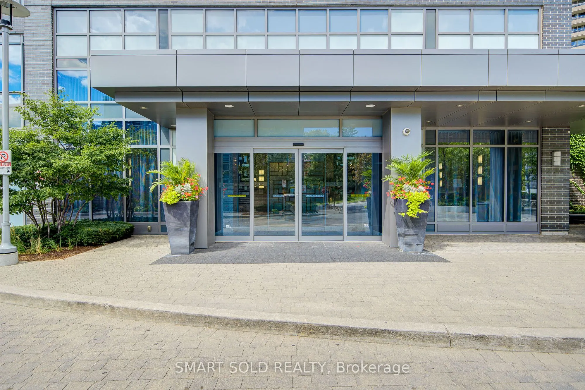 18 Graydon Hall Drive, #Ph02