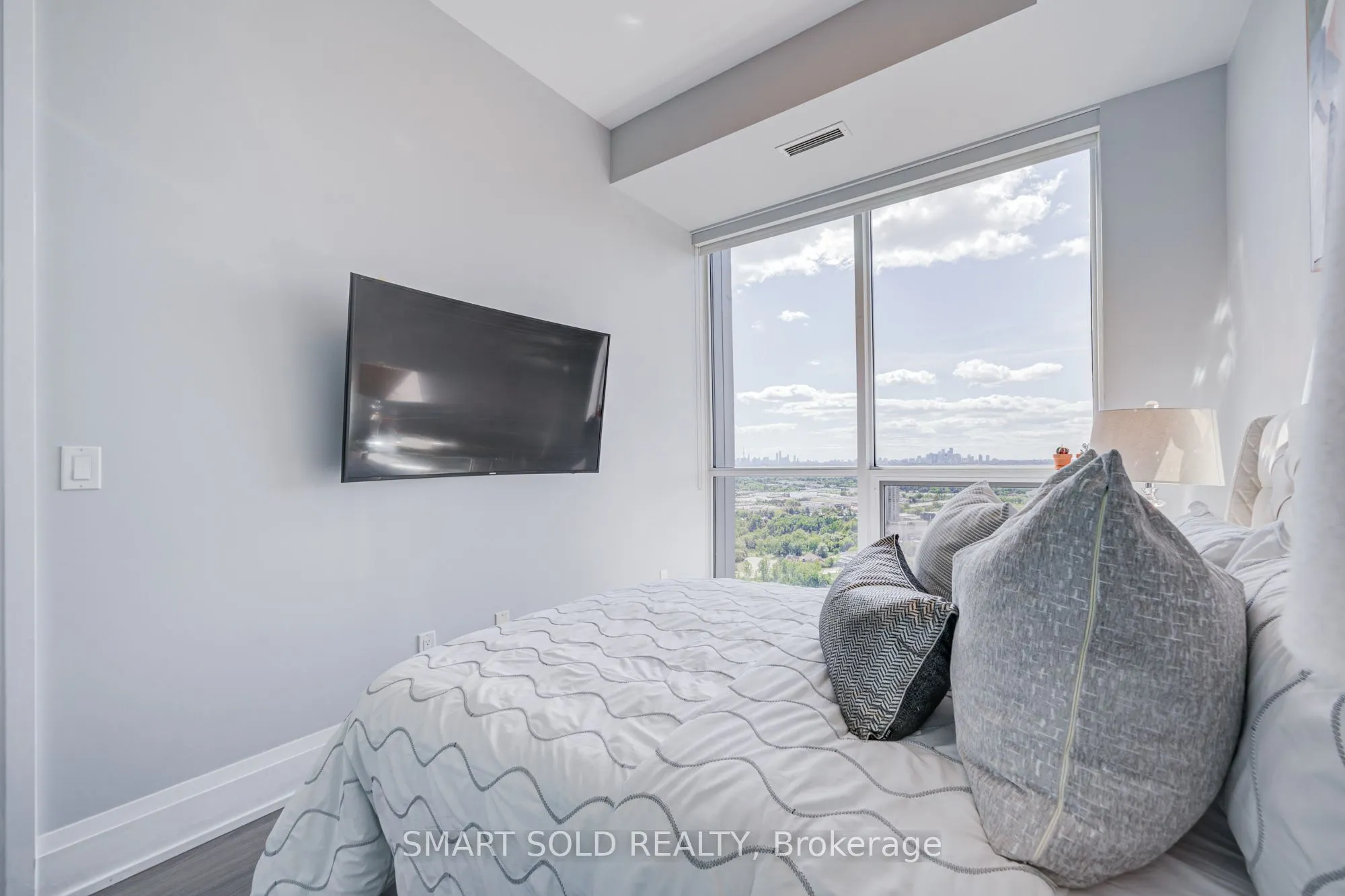 18 Graydon Hall Drive, #Ph02